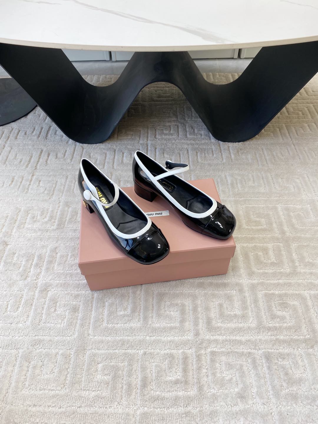 Miu Mary Jane Pumps In Black Glossy Sheepskin