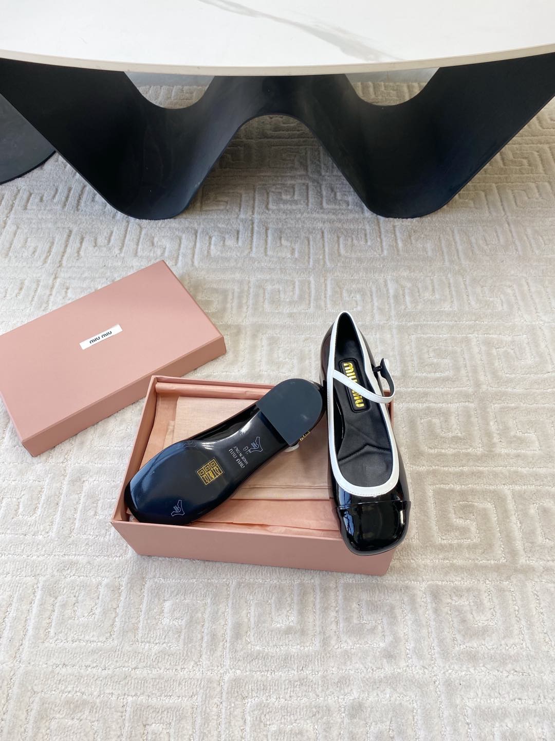 Miu Mary Jane Pumps In Black Glossy Sheepskin