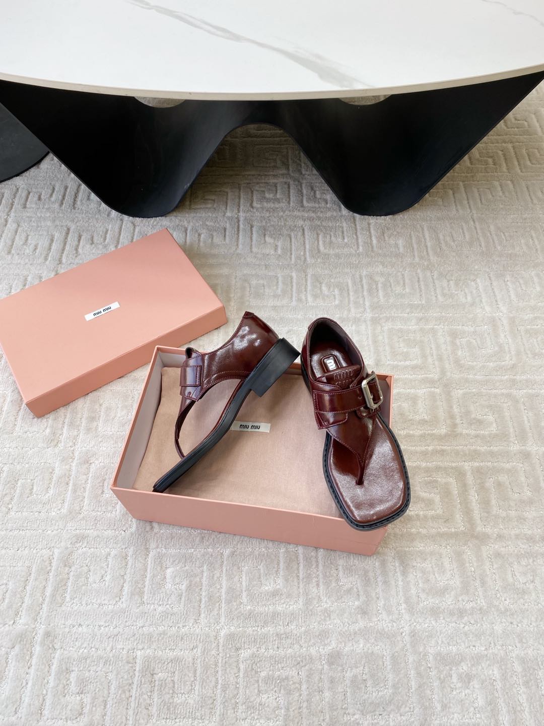 Miu Thong Sandals In Red Brown Shiny Lambskin With Silver Buckle