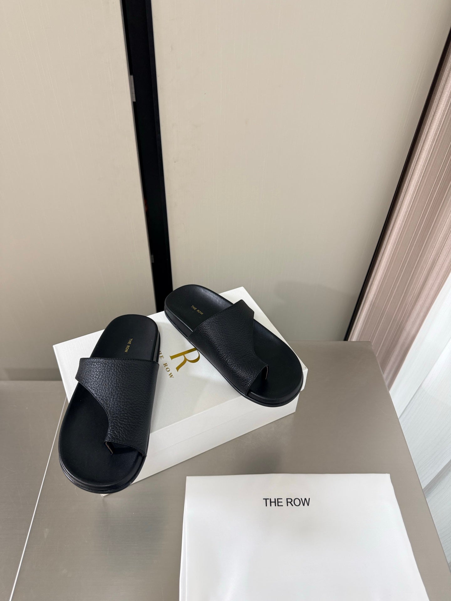 The Row Slip-on Sandals Black Cowhide 872484
