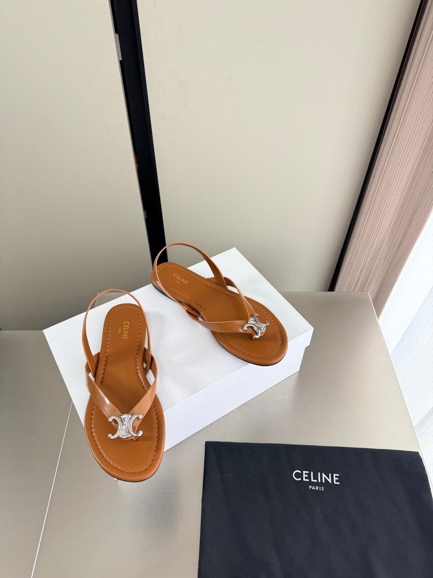 Celin 26s Bay - Triomphe Thong Sandal Cognac Calfskin 929853
