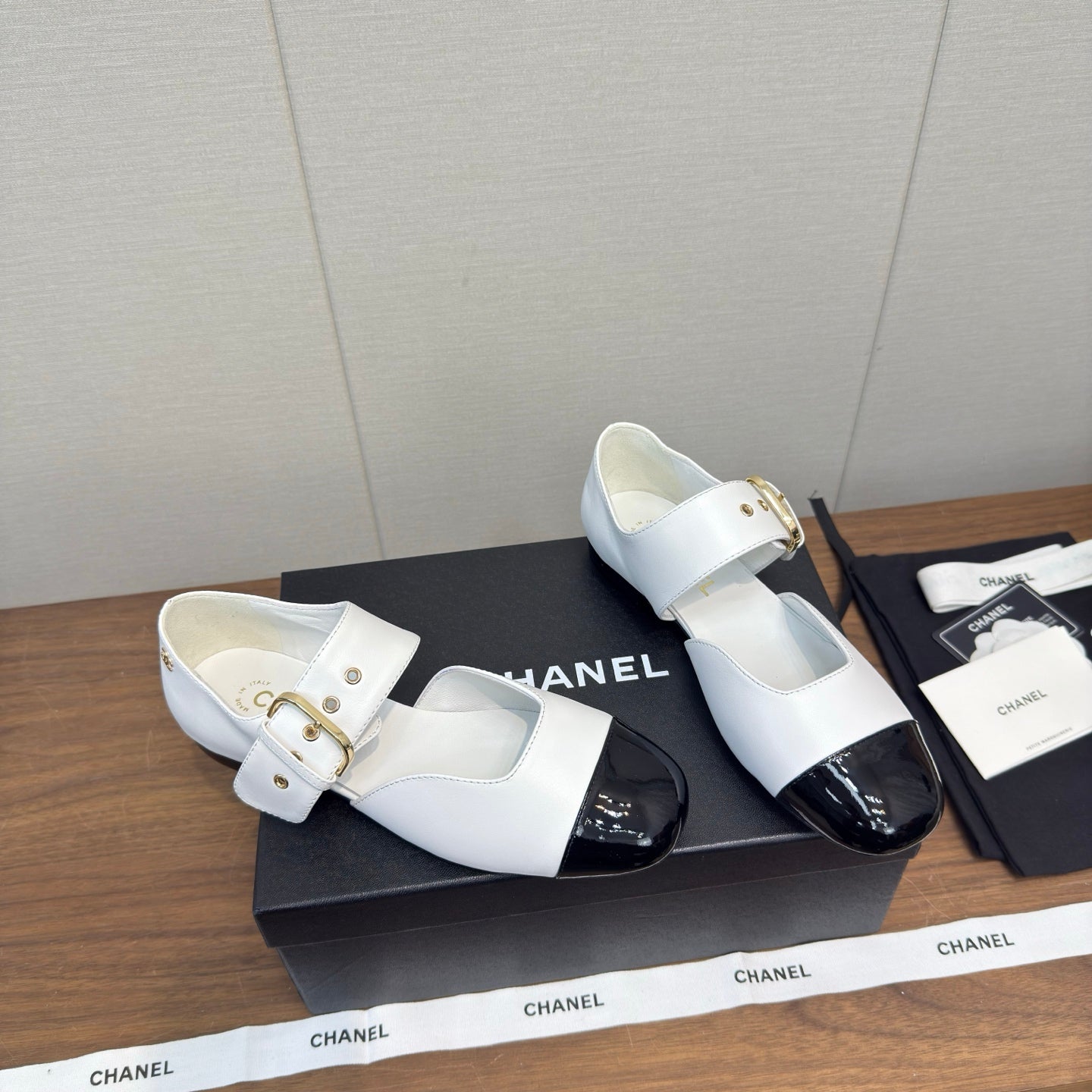 CC 26s Marry Jane Flat 2.5cm White Black Cowhide 632182