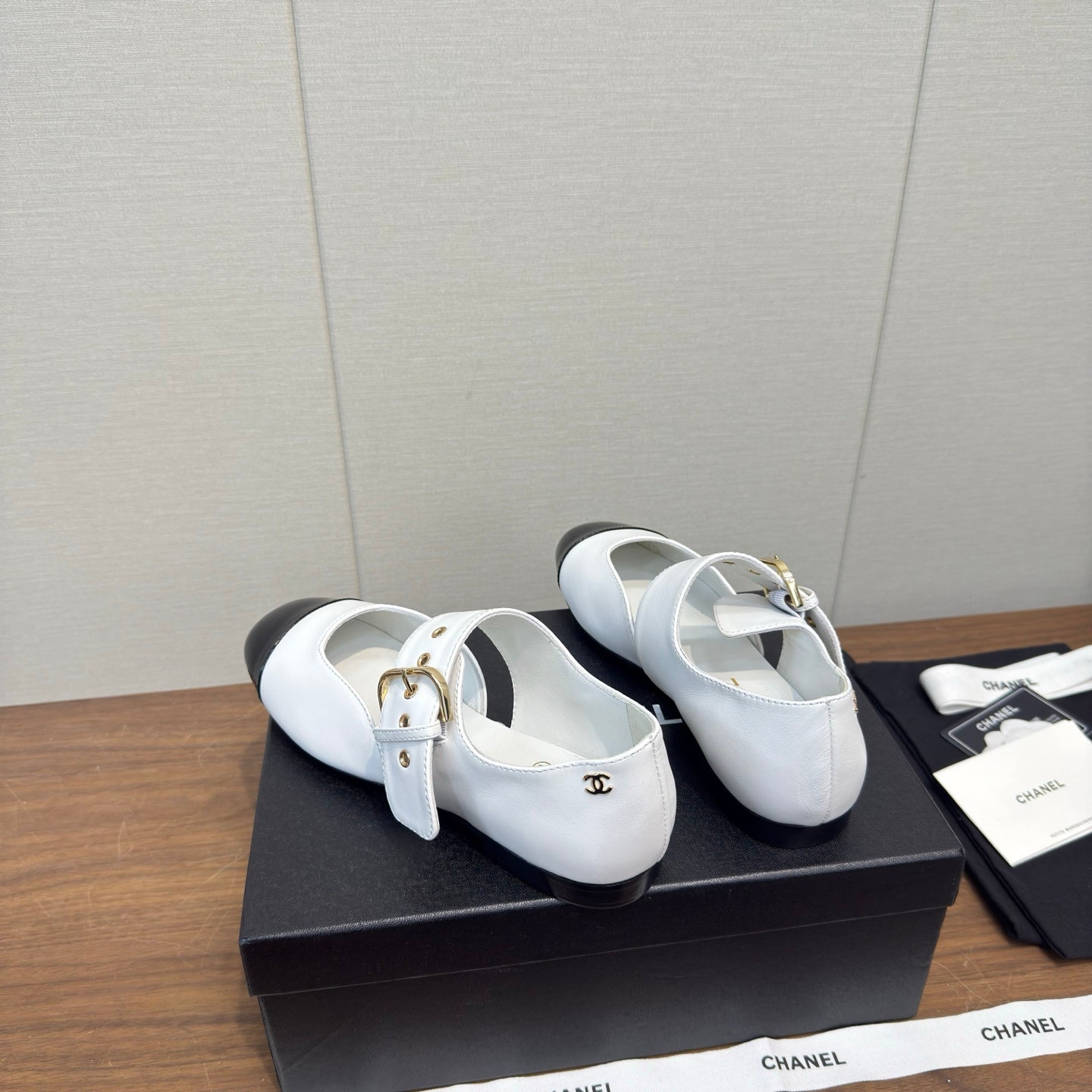 CC 26s Marry Jane Flat 2.5cm White Black Cowhide 632182