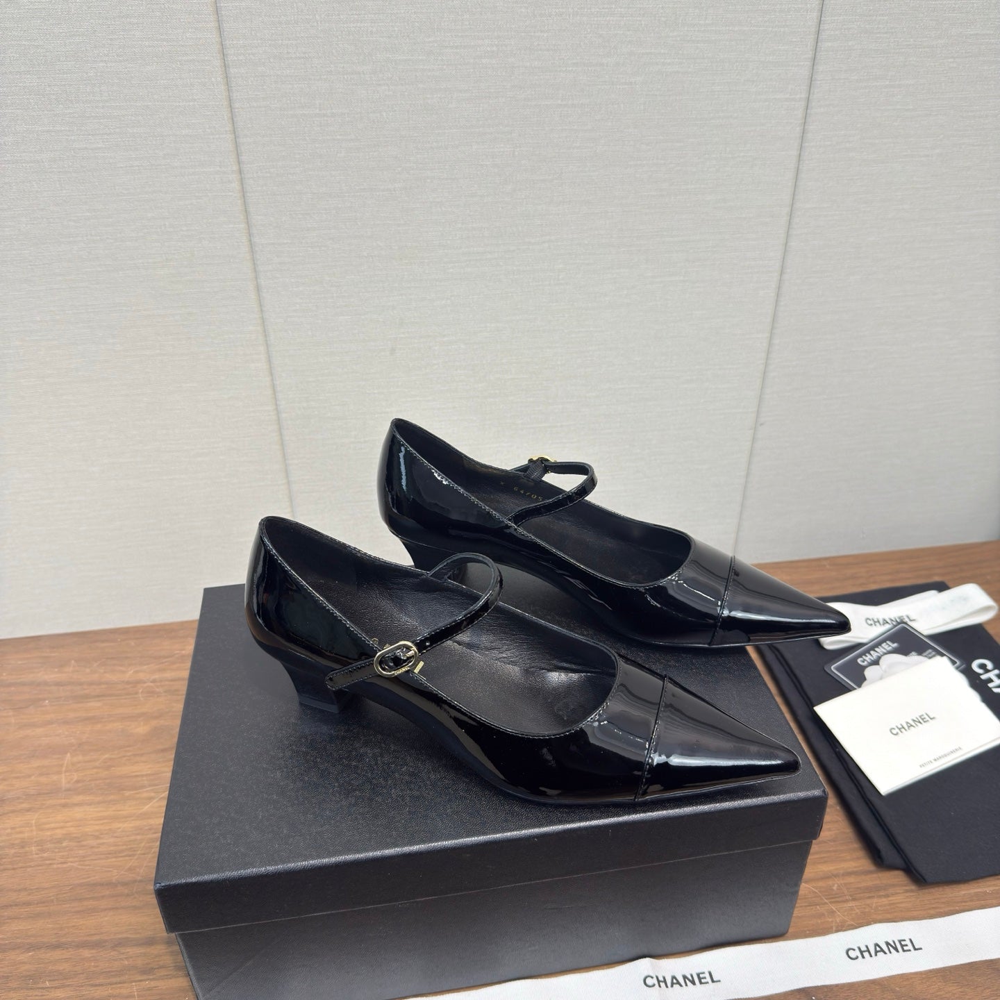 CC 26s Marry Jane 2.5cm Black Glossy Cowhide 632186