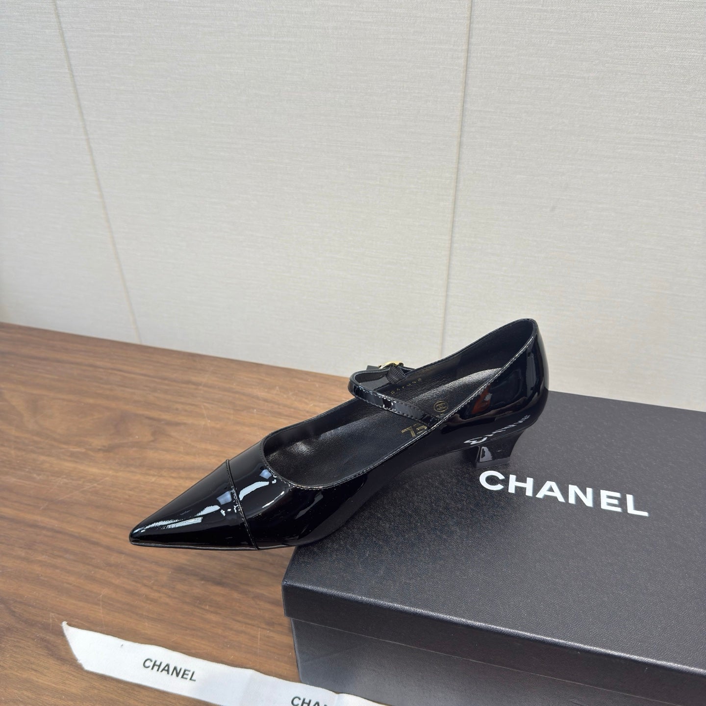 CC 26s Marry Jane 2.5cm Black Glossy Cowhide 632186