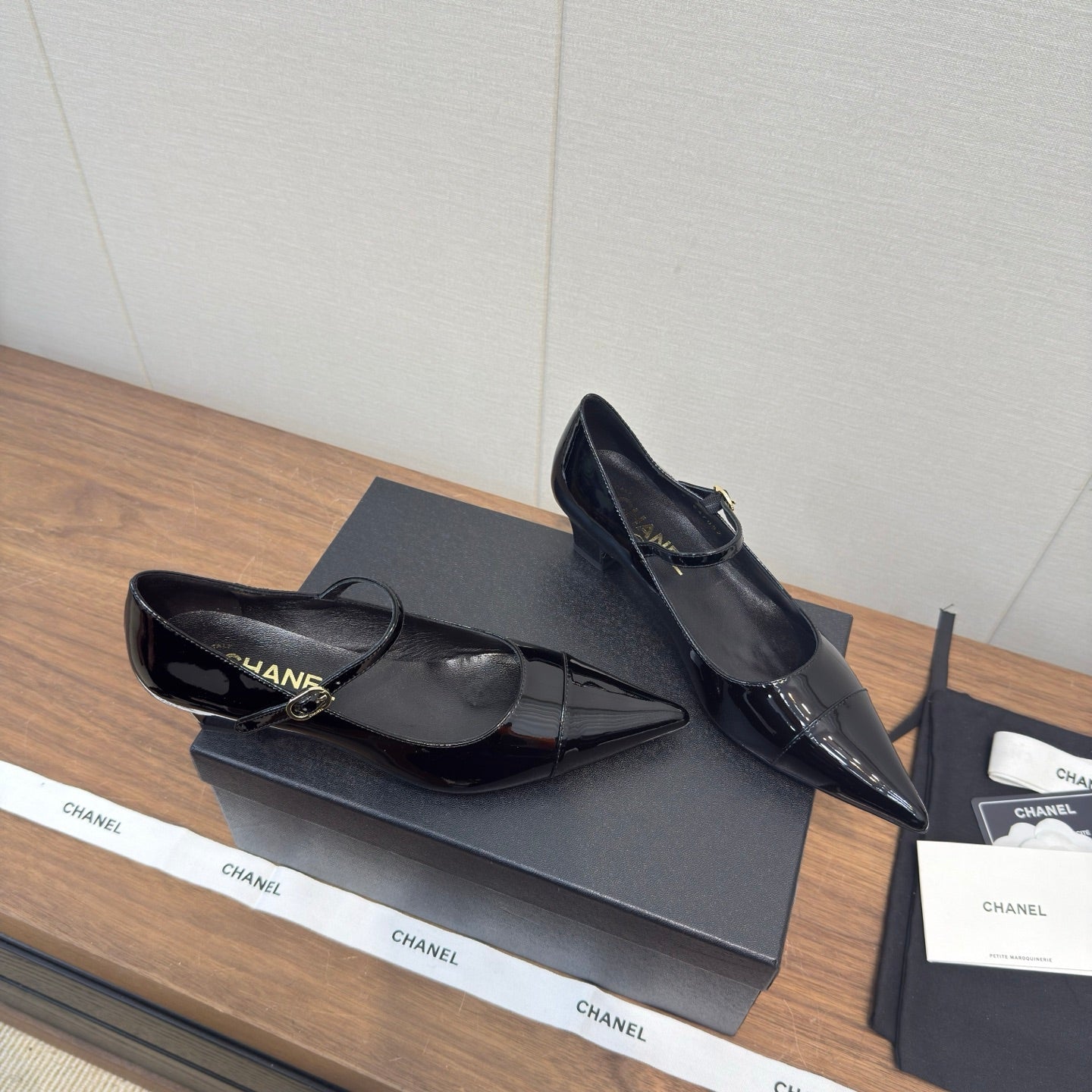 CC 26s Marry Jane 2.5cm Black Glossy Cowhide 632186