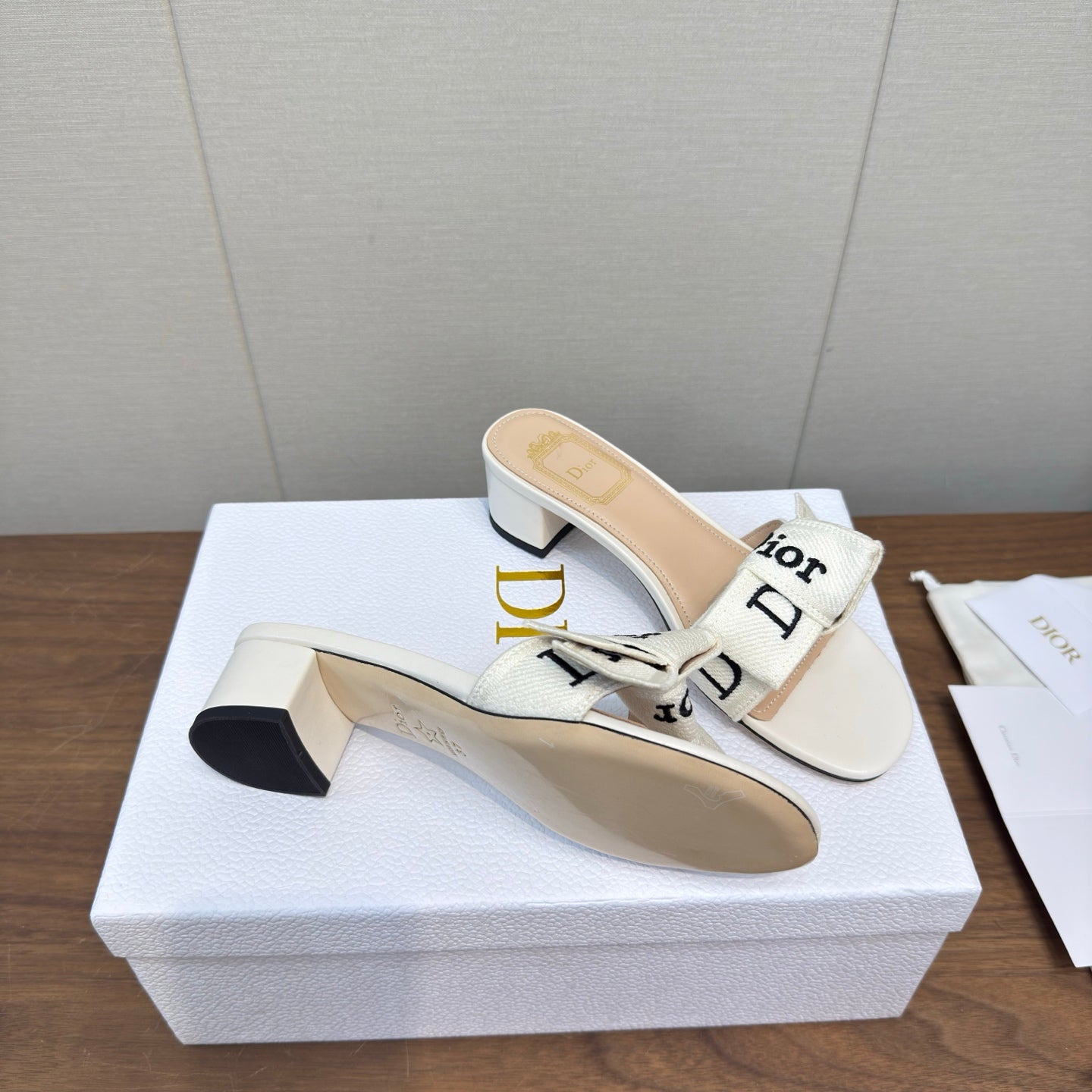 CD 26s J'Adior Chunky Heel 4.5cm White Canvas Lambskin 922453
