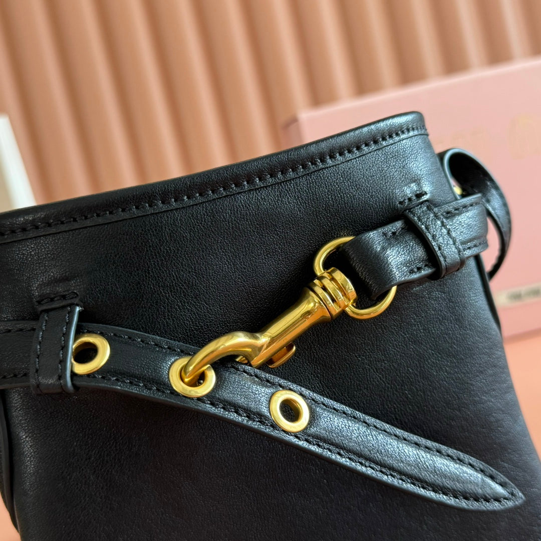 Miu 5NR461 Pouch Black Cowhide 285383