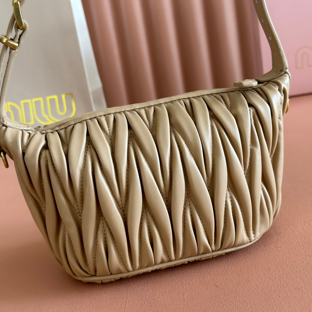 Miu Matelassé Pouch Bag 15cm Light Brown Leather