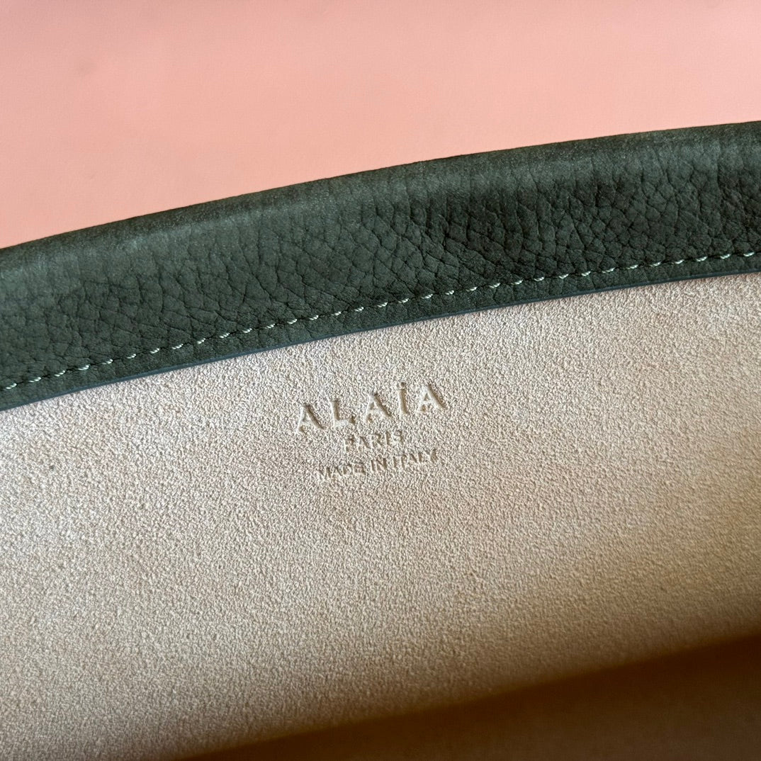 Alaia Le Click East West Medium Bag 30cm Olive Green Cowhide
