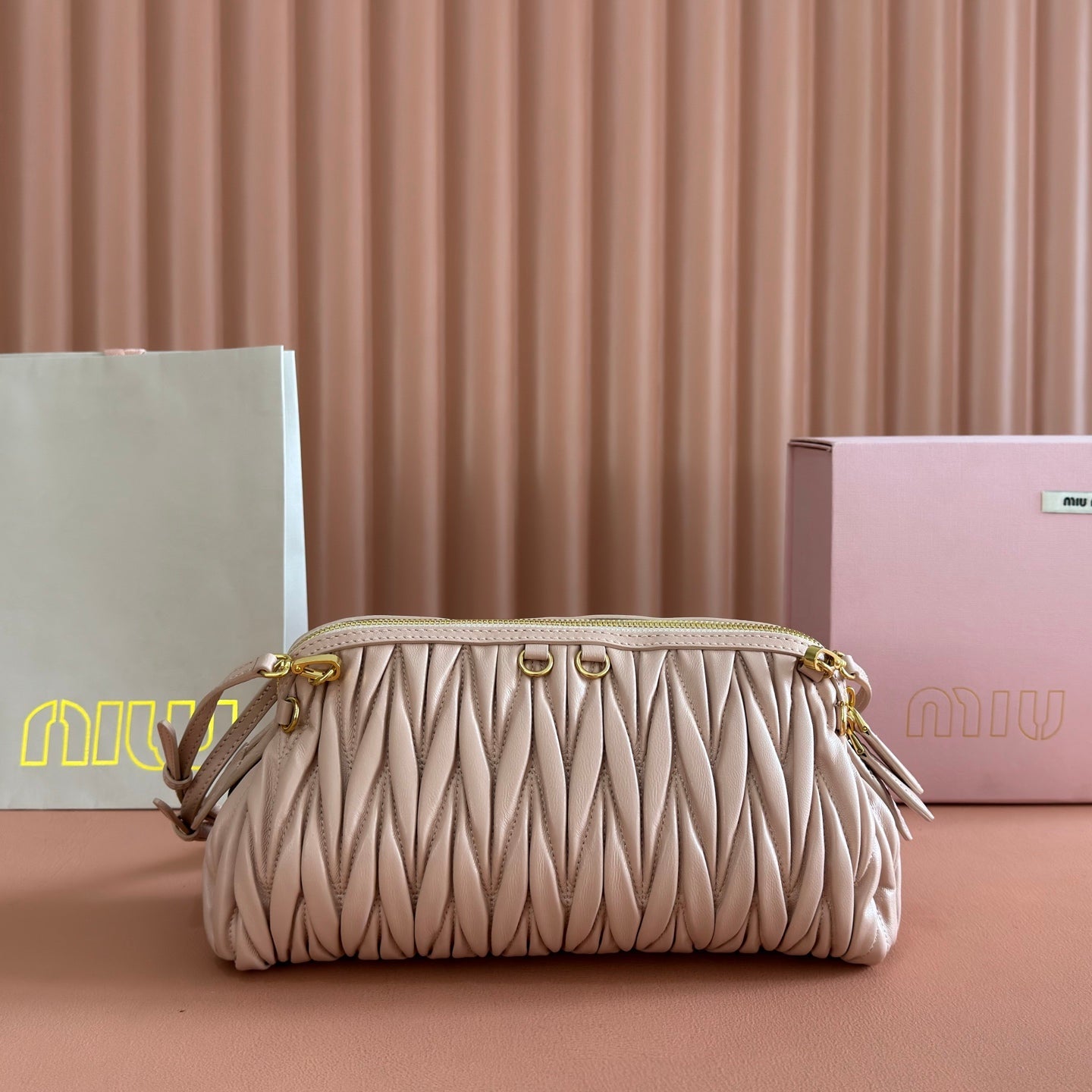 Miu Caprice Clutch Light Pink Matelassé Nappa Leather 280765