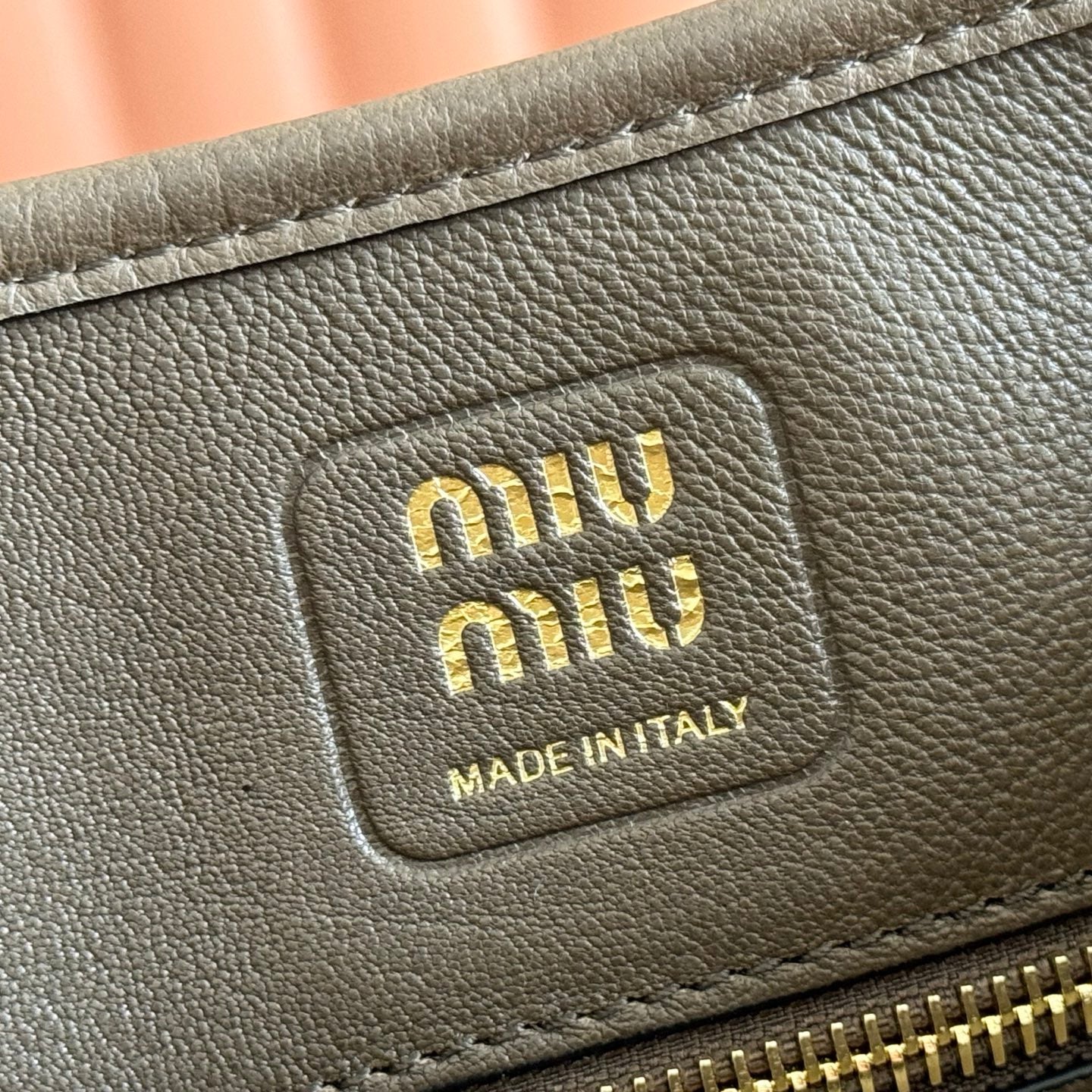 Miu 5BE101 Pouch Olive Cowhide 285394