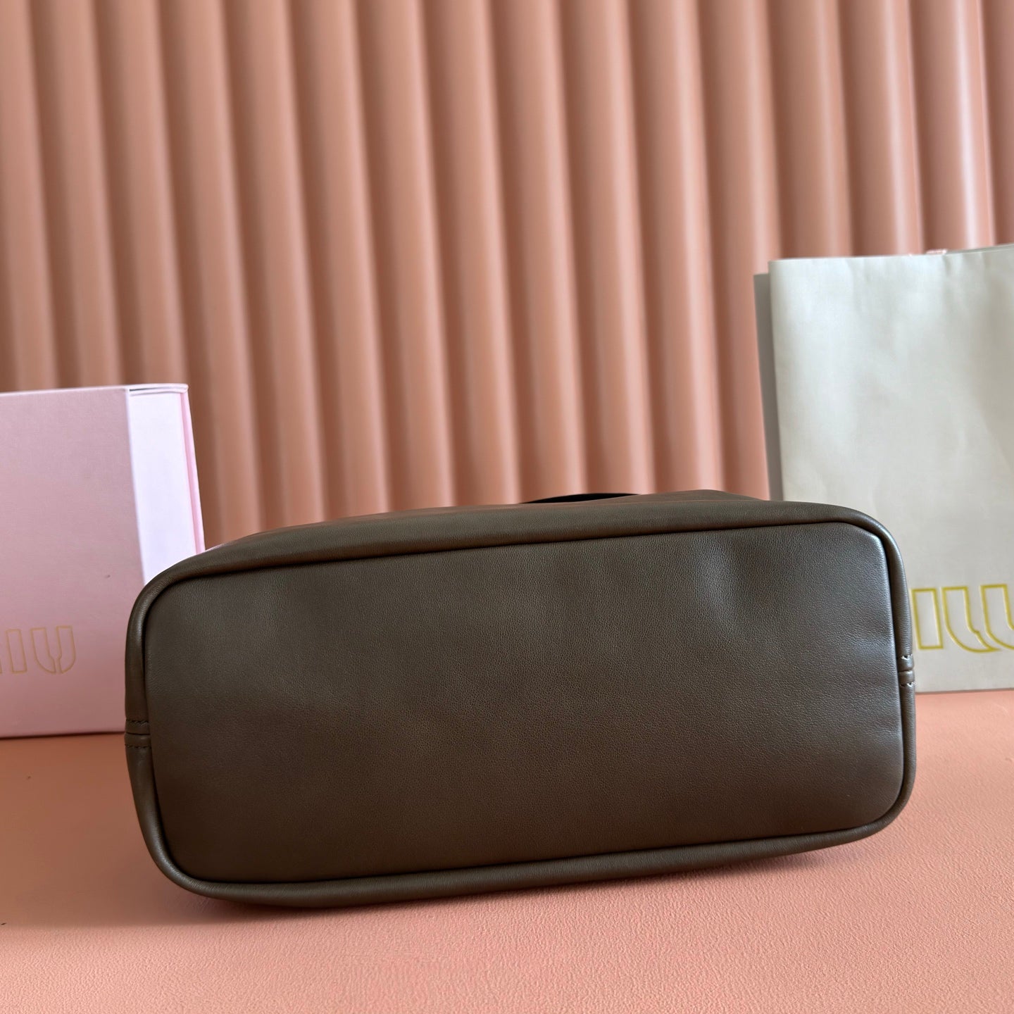 Miu 5BE101 Pouch Olive Cowhide 285394