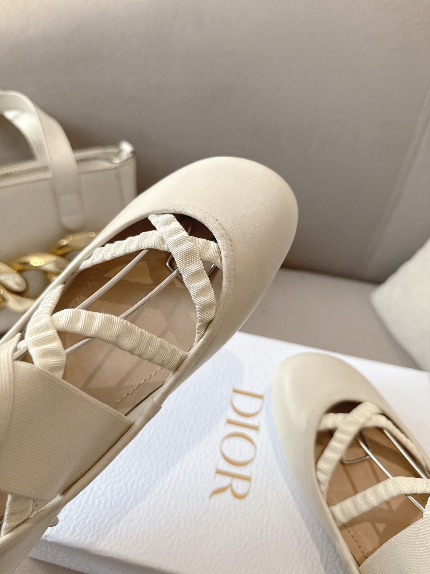 CD 26s Shade Ballet Flats Cream Satin 939598