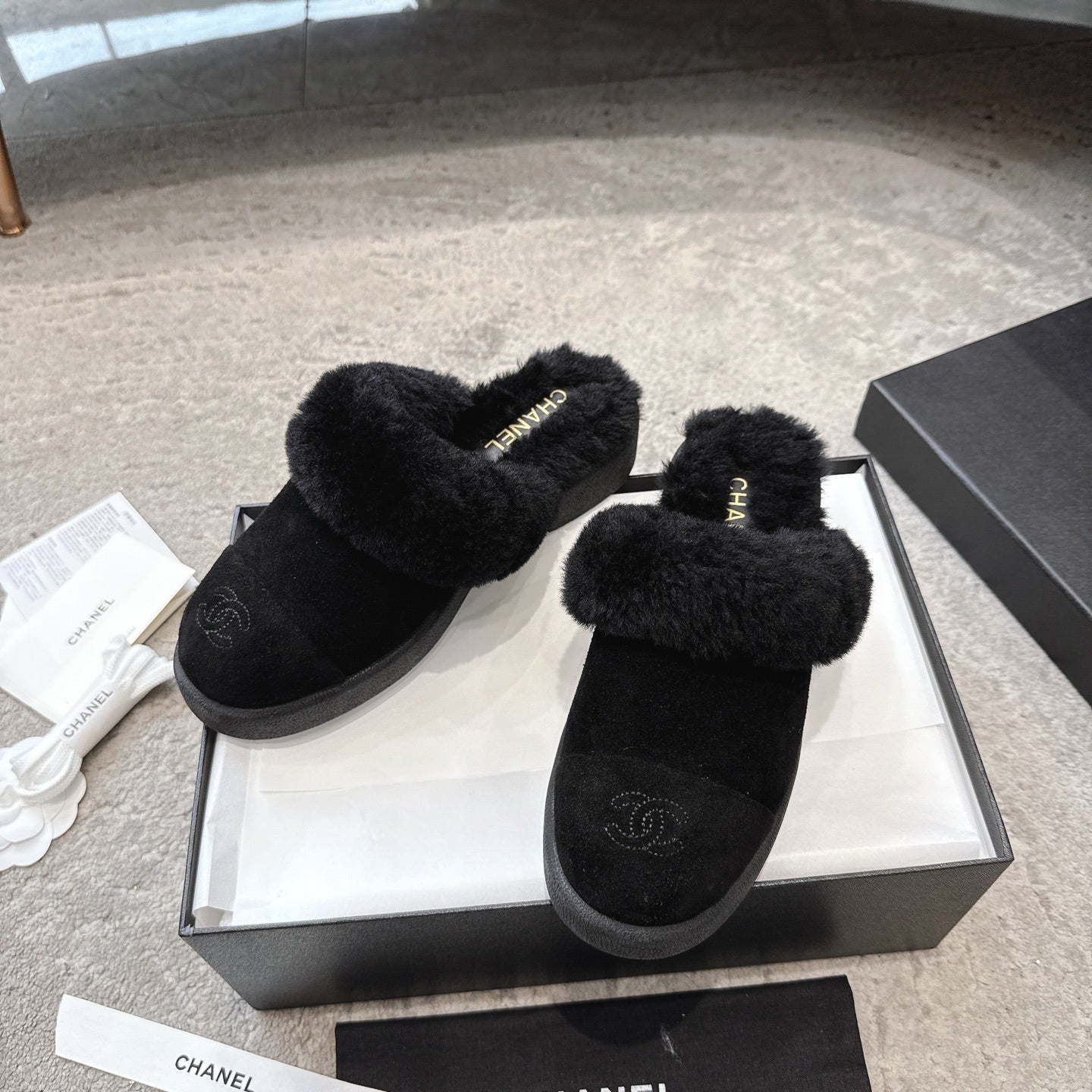 CC 25K Snow Mule 30mm Black Wool Suede 527622