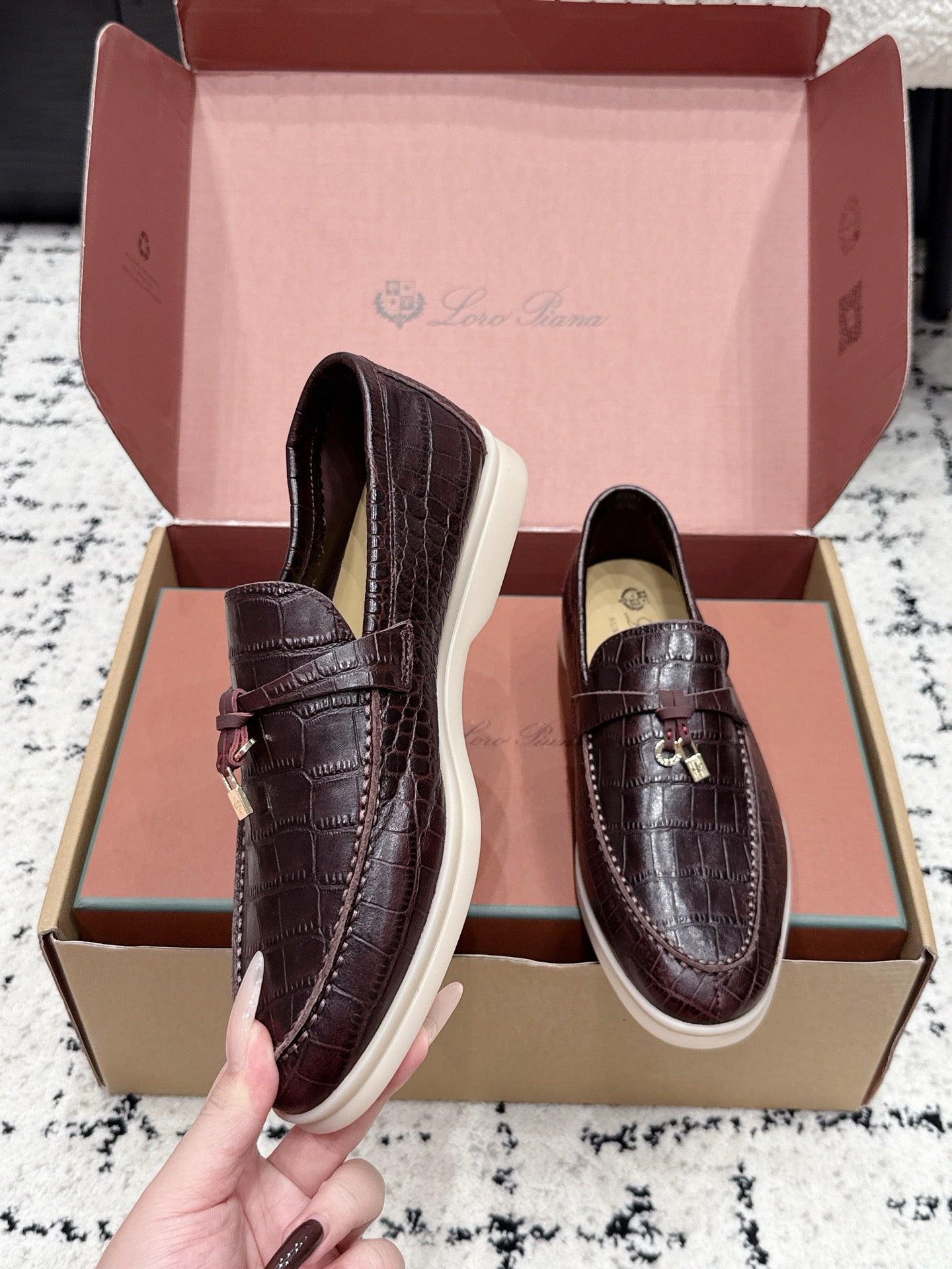 LP Summer Charms Walk Loafers Deep Burgundy Alligator Leather 923389