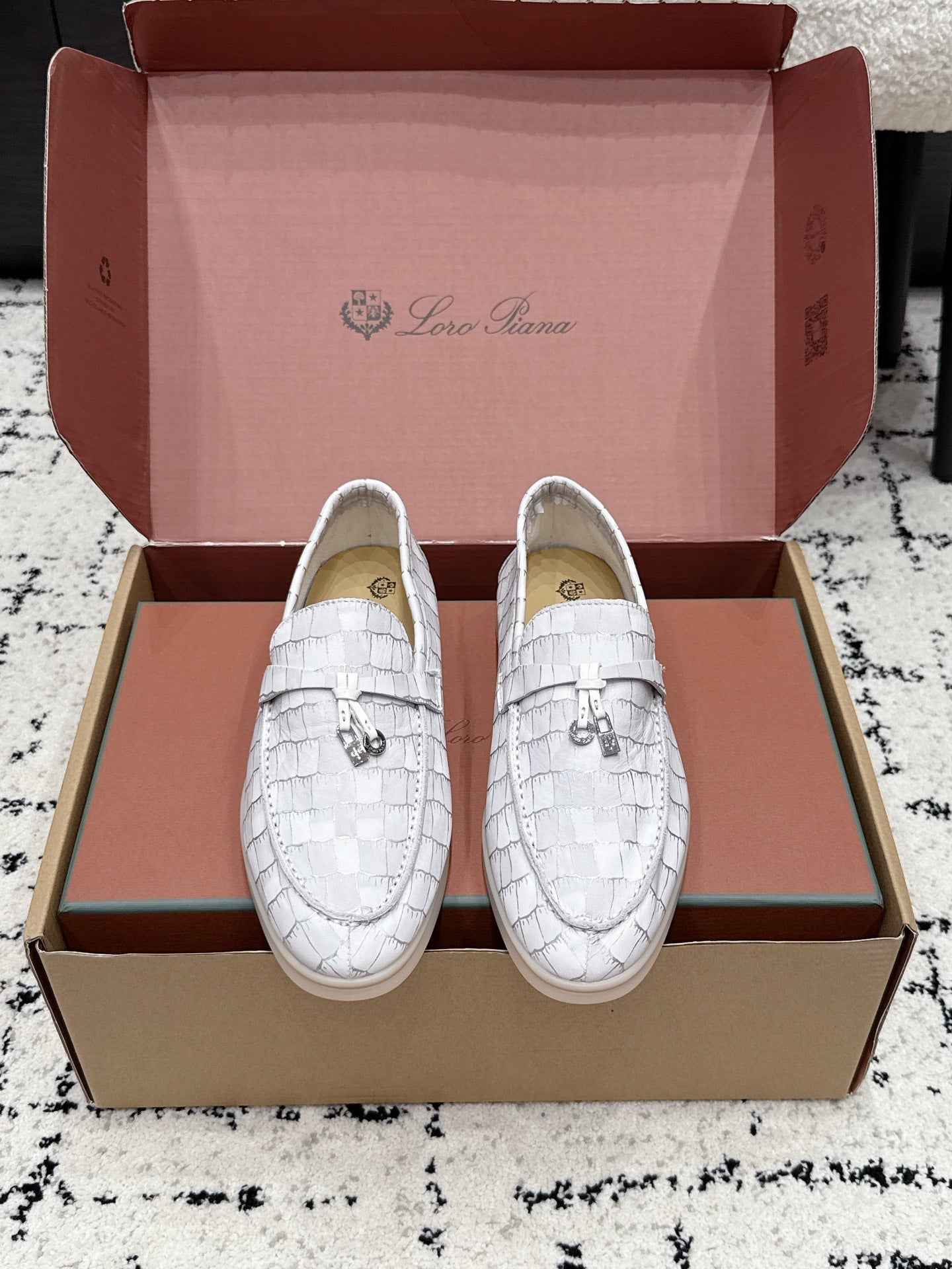 LP Summer Charms Walk Loafers Light Grey Alligator Leather 923398