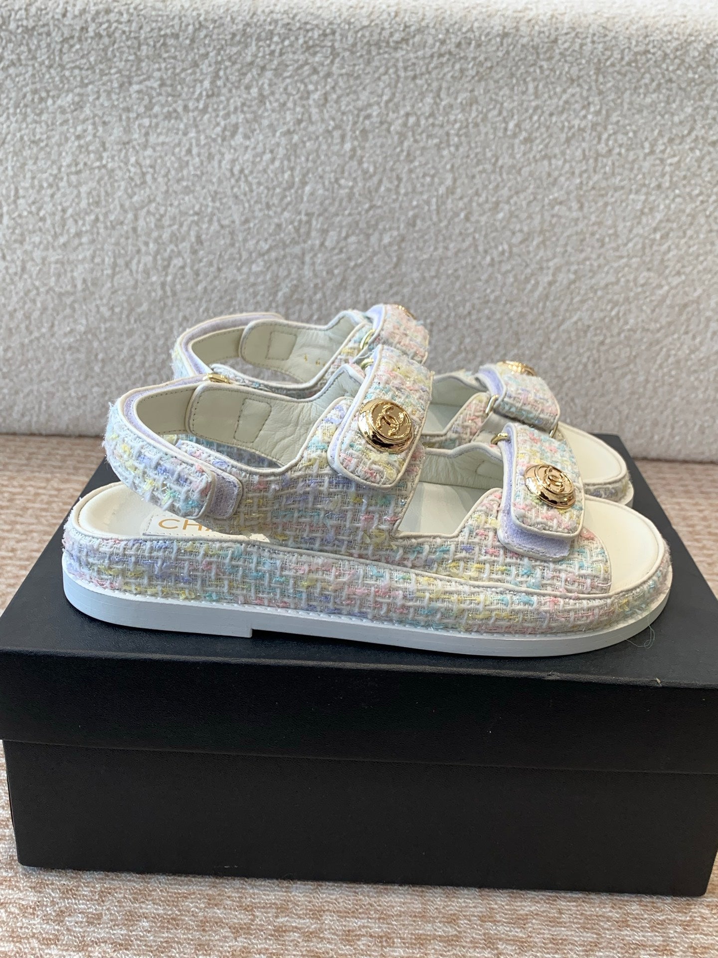 DAD SANDAL IN WHITE MIX COLORFUL FABRIC