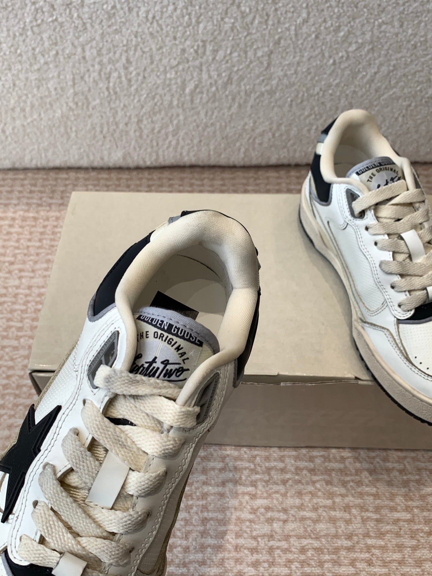 FORTY2 SNEAKERS WITH BLACK STAR AND WHITE LEATHER HEEL TAB