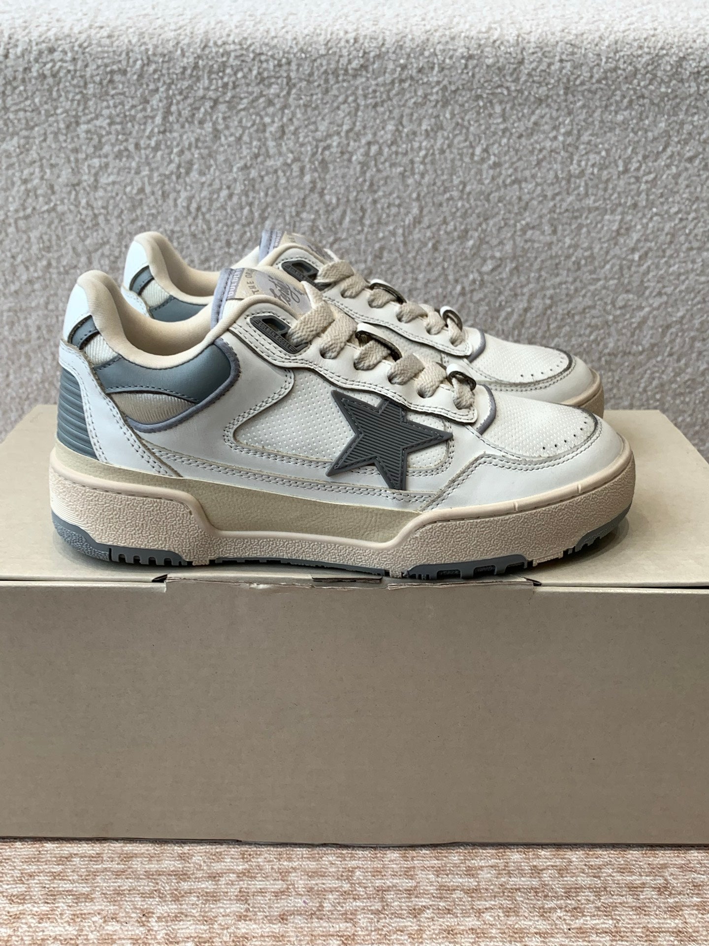 FORTY2 SNEAKERS WITH GREY STAR AND WHITE LEATHER HEEL TAB