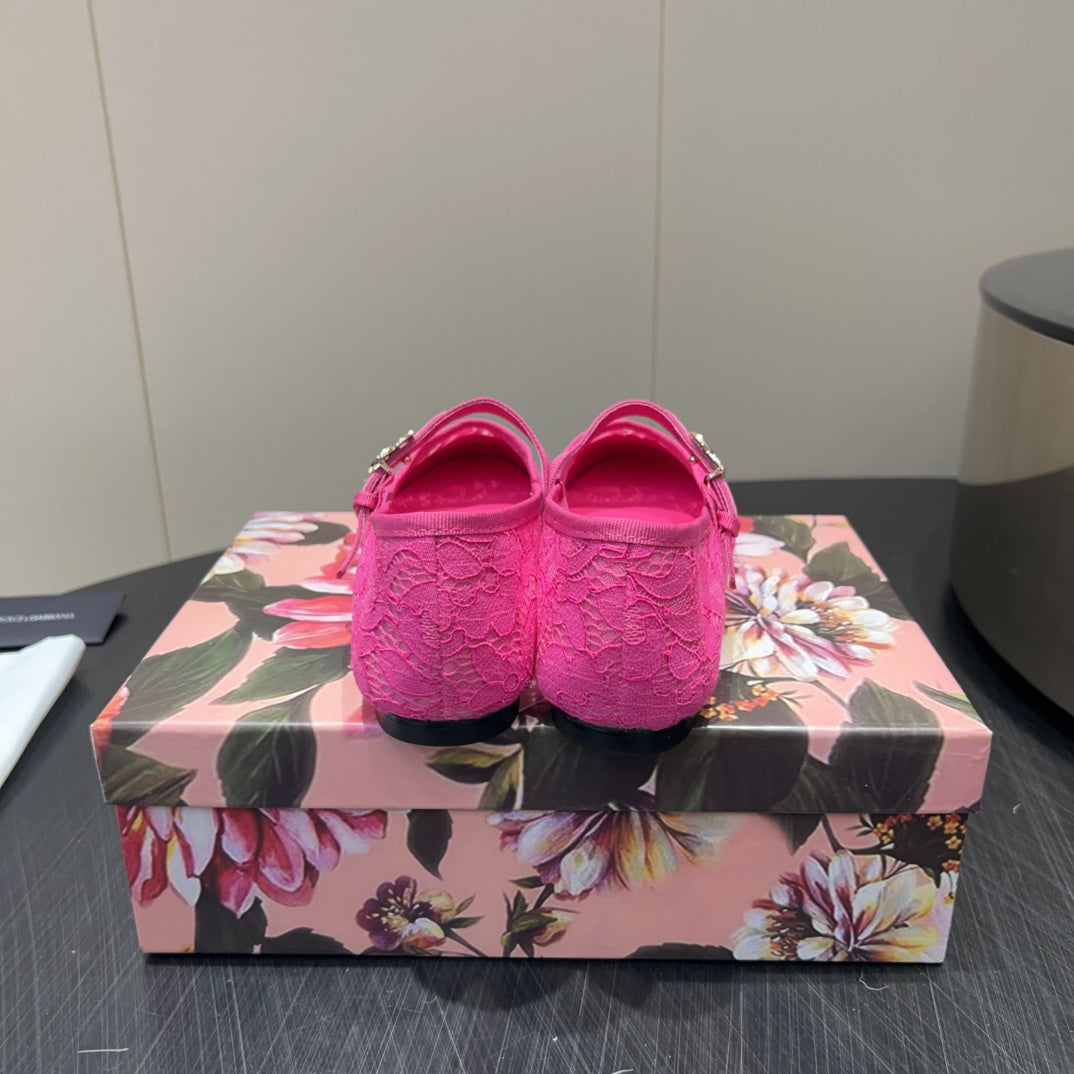 DC 25 Mary Jane Pink Lace And Sheepskin 381625