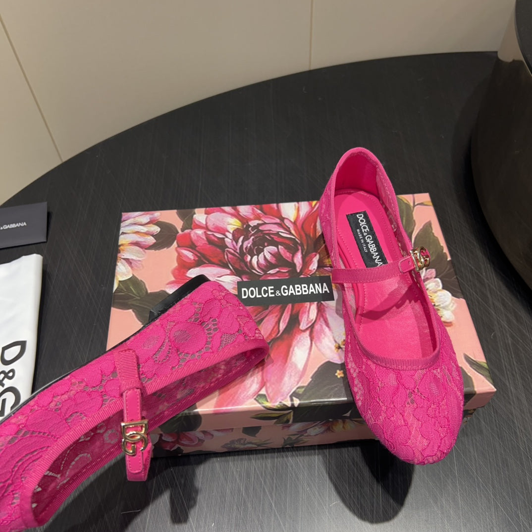 DC 25 Mary Jane Pink Lace And Sheepskin 381625