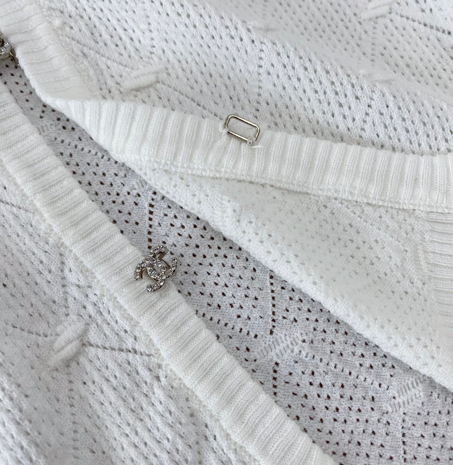 CC 26s V-Neck Textured Knit Cardigan White Cotton Viscose 423132