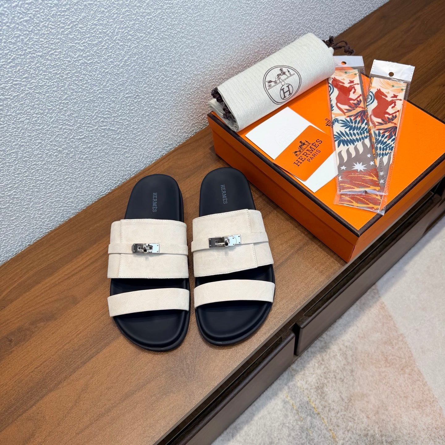HM Jackson Sandals White Suede 707158