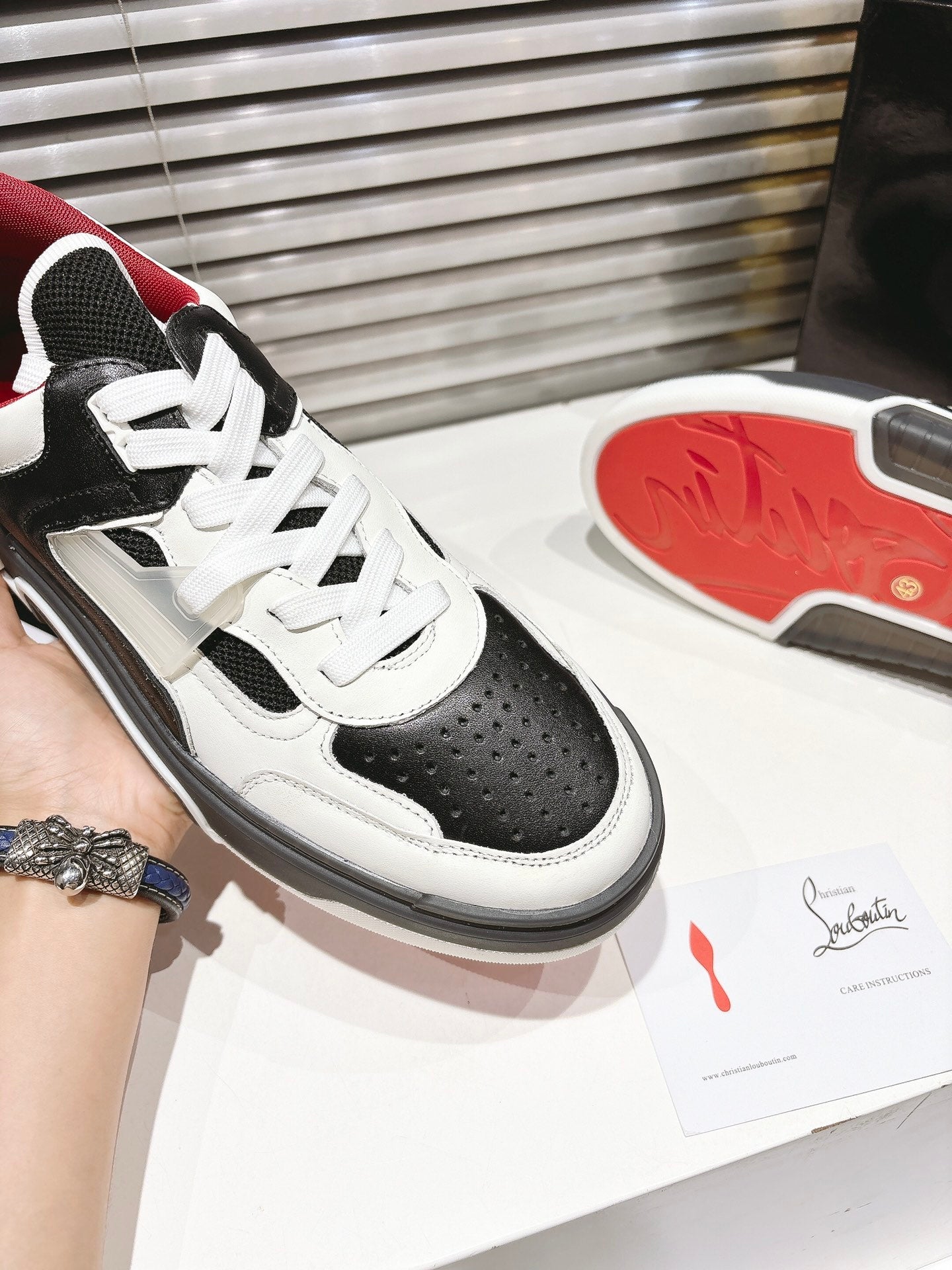 CL 25 Astroloubi Couple's Sneaker Black White Cowhide 323158