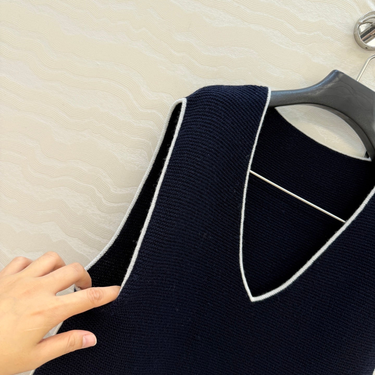 CC V-Neck Vest Black Wool 373509