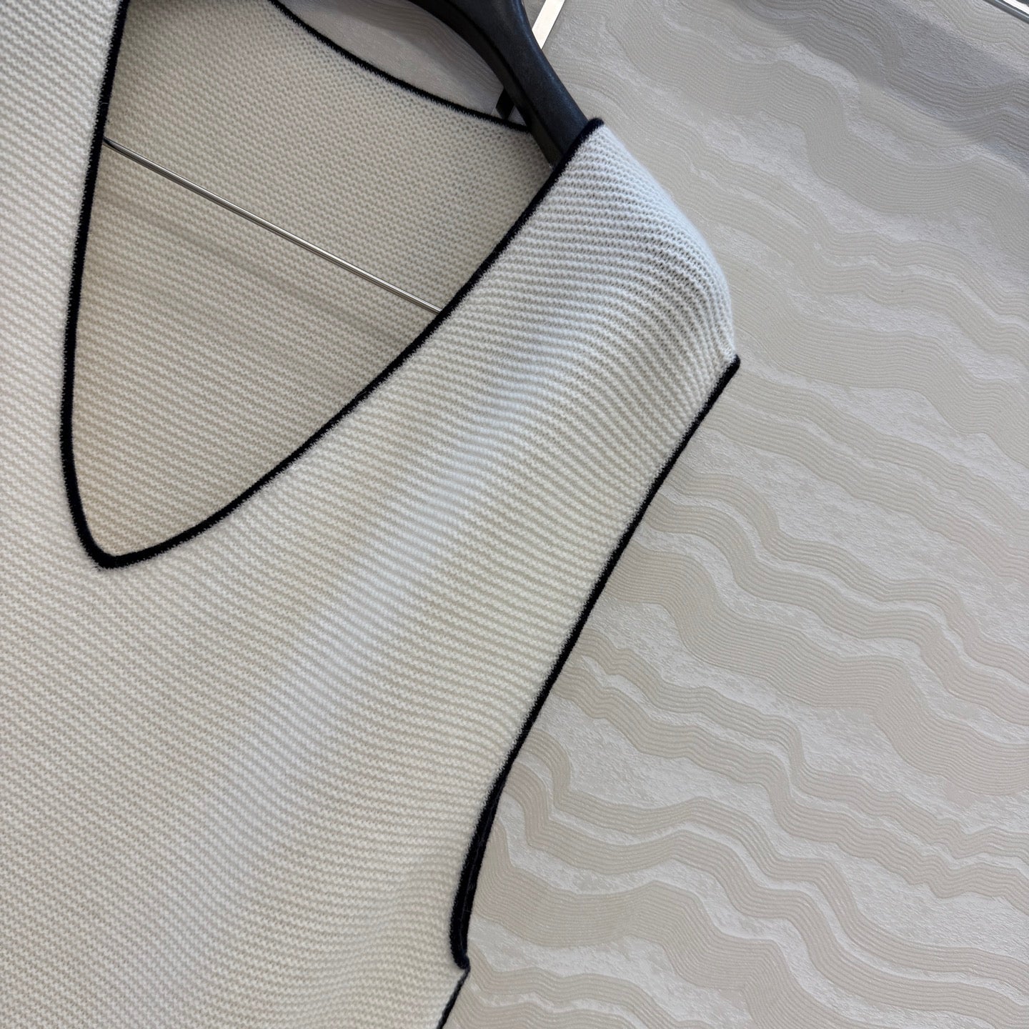 CC V-Neck Vest Ivory Wool 373511
