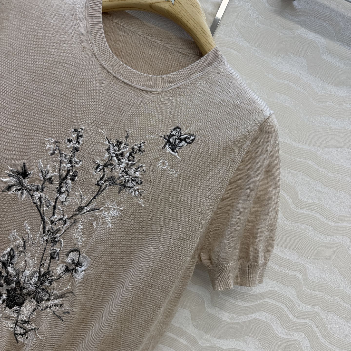 CD 26s Dioriviera Embroidered Short-Sleeved Sweater Taupe Wool