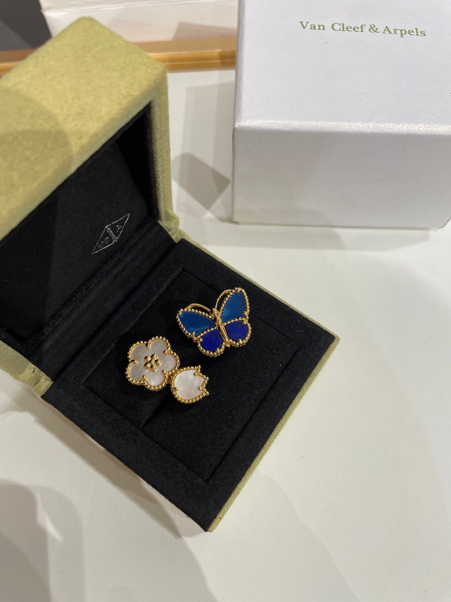 VCA Lucky Spring Gold Ring