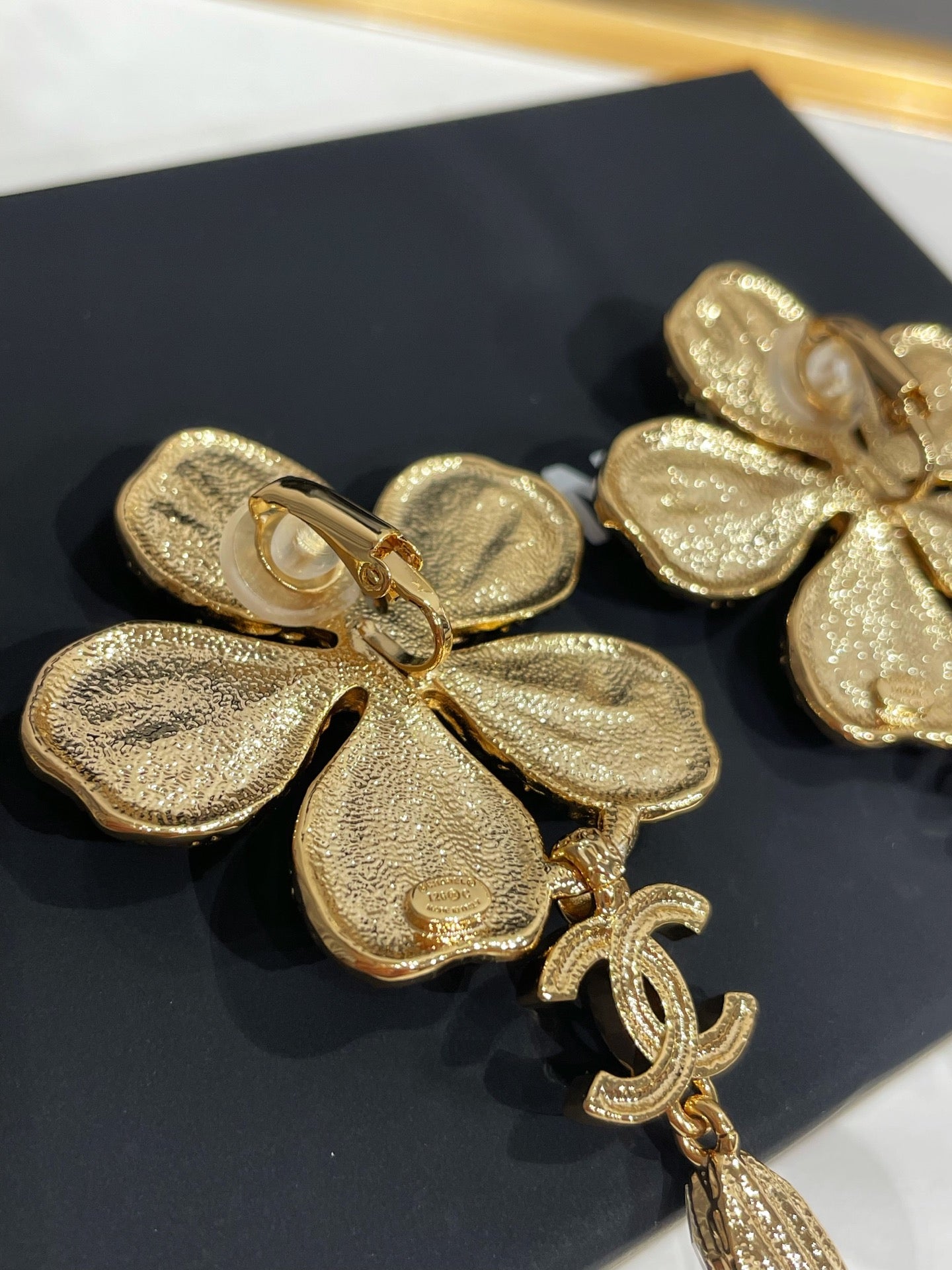 CC 26FW Gorgeous Gold Earrings 019