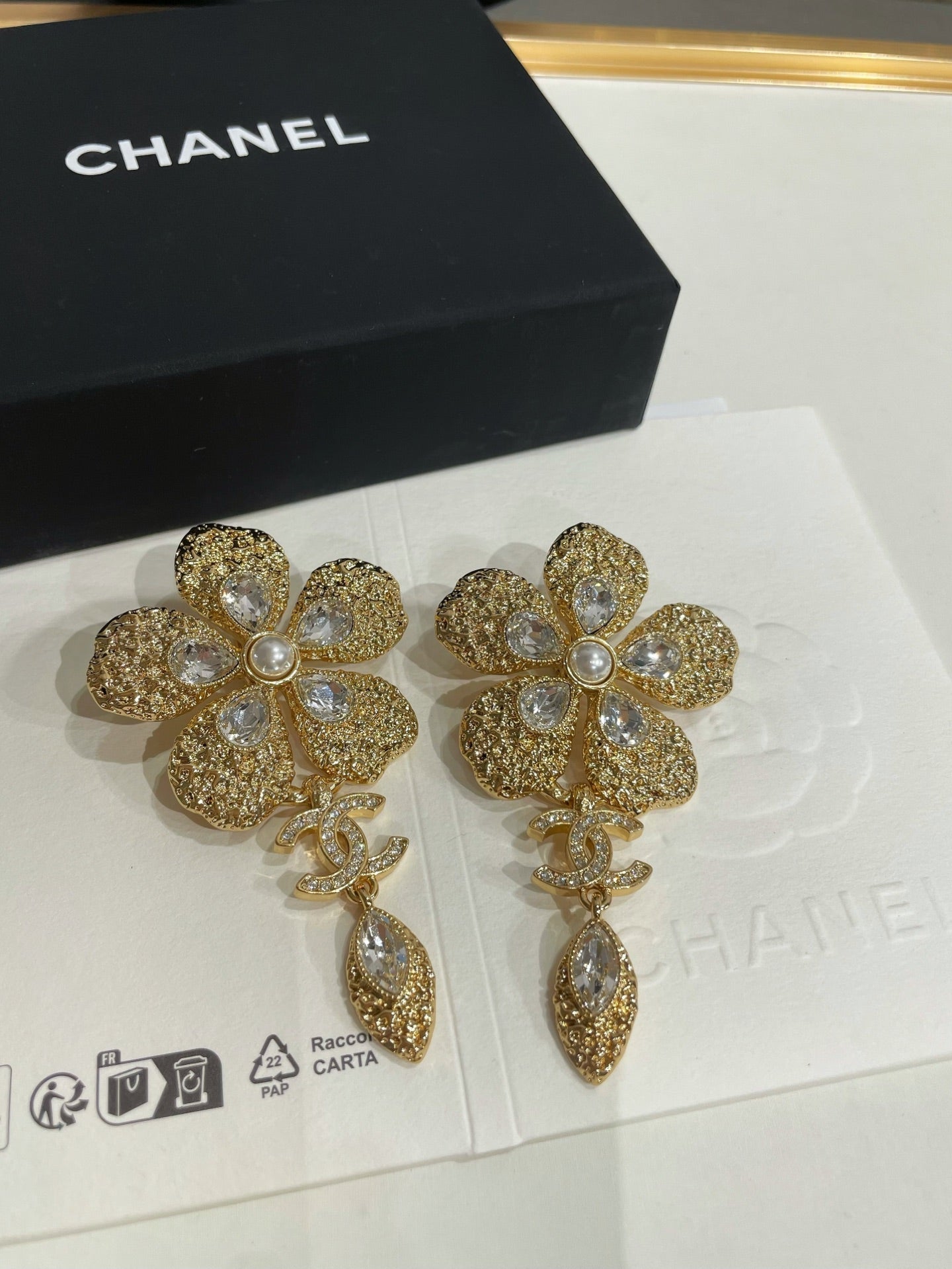 CC 26FW Gorgeous Gold Earrings 019