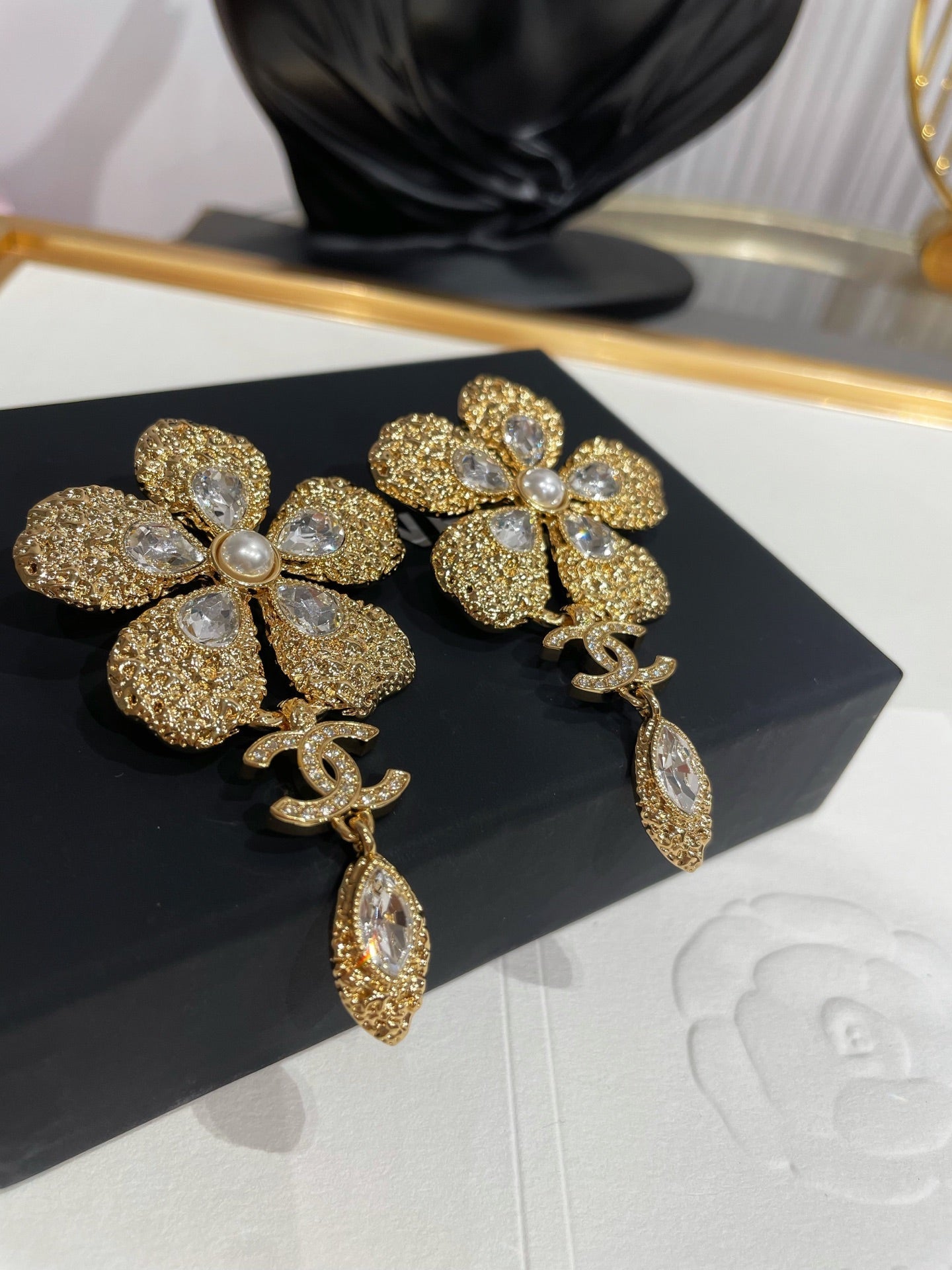 CC 26FW Gorgeous Gold Earrings 019