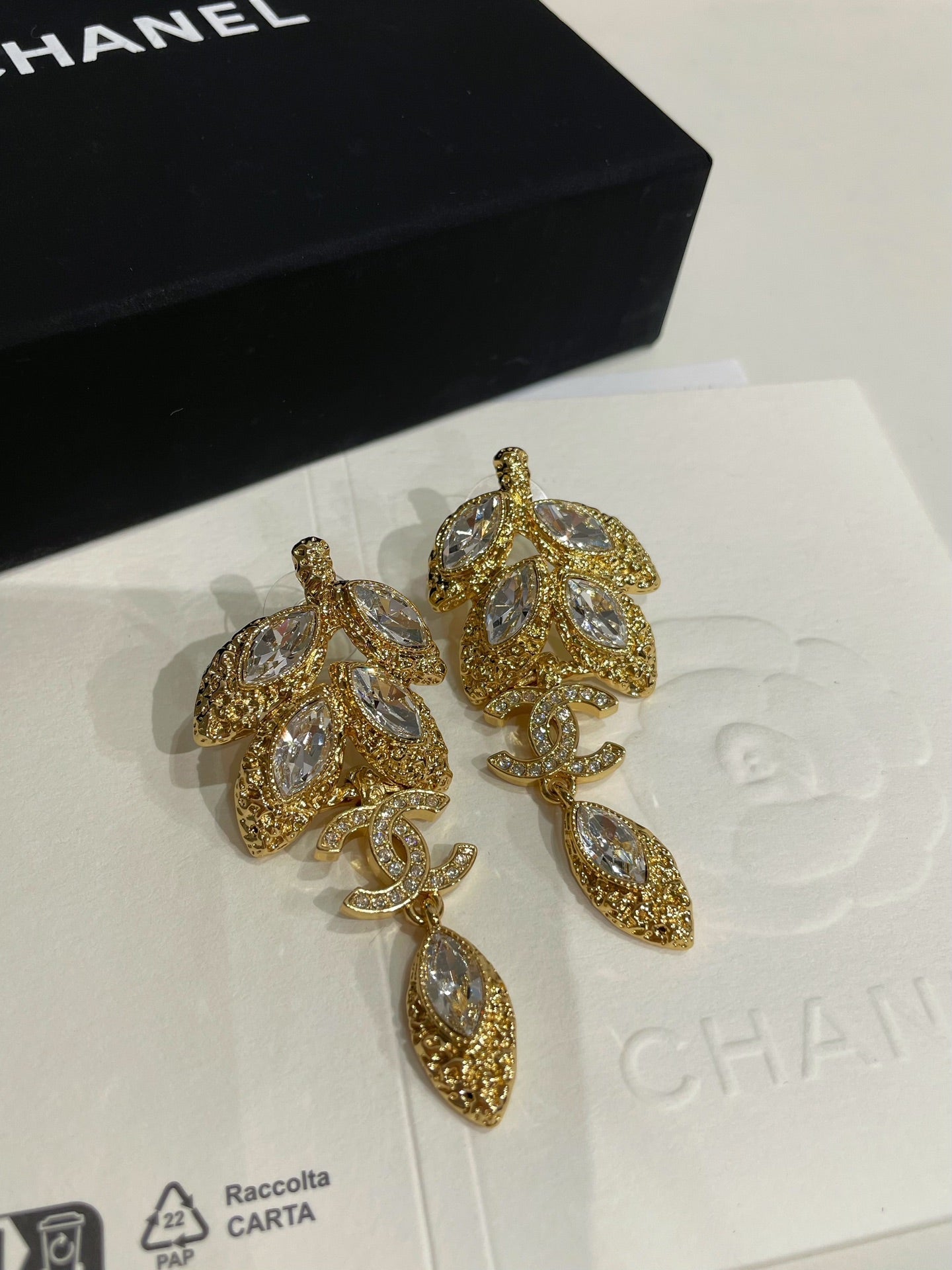 CC 26FW Gorgeous Gold Earrings 018