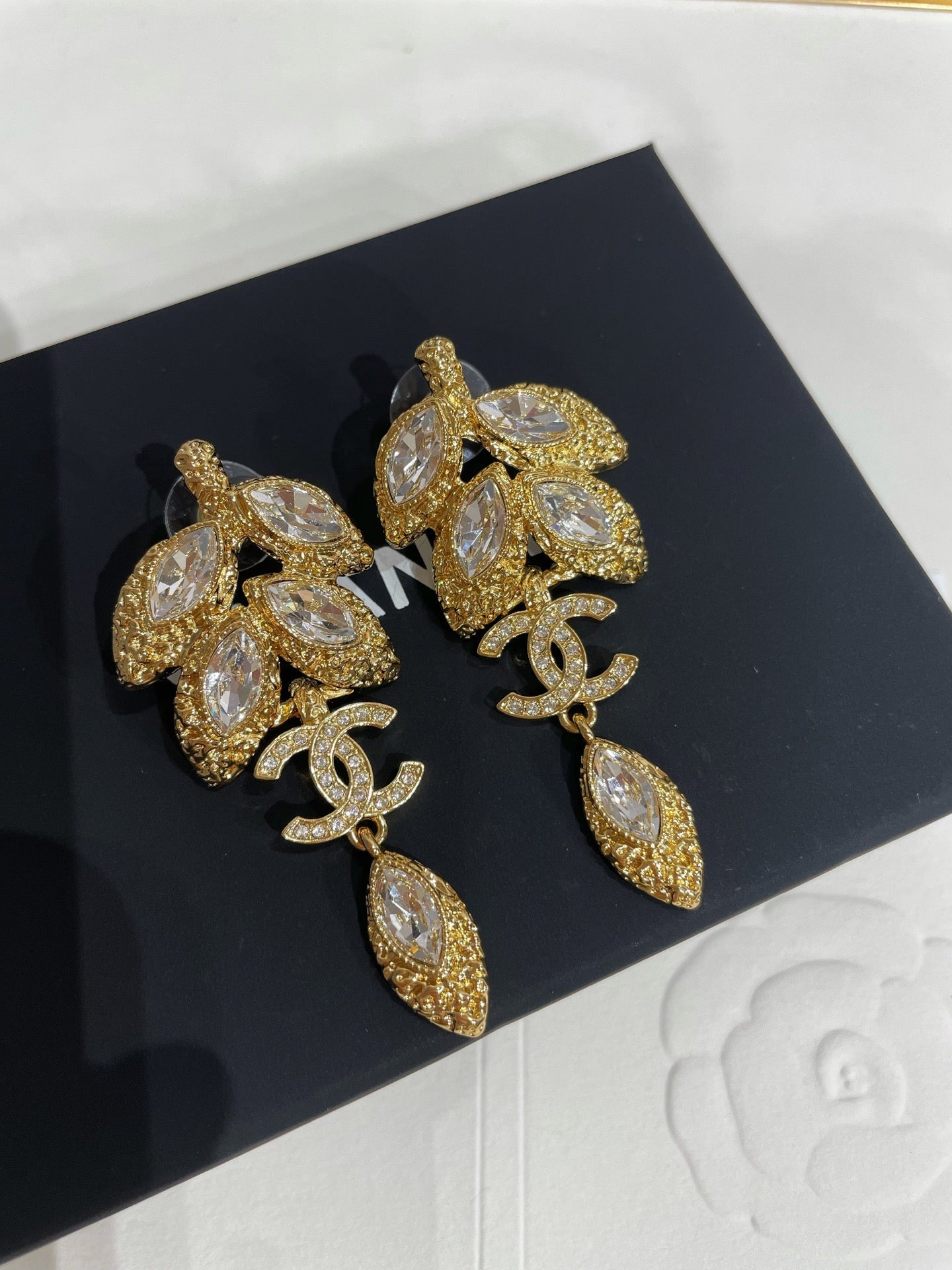 CC 26FW Gorgeous Gold Earrings 018