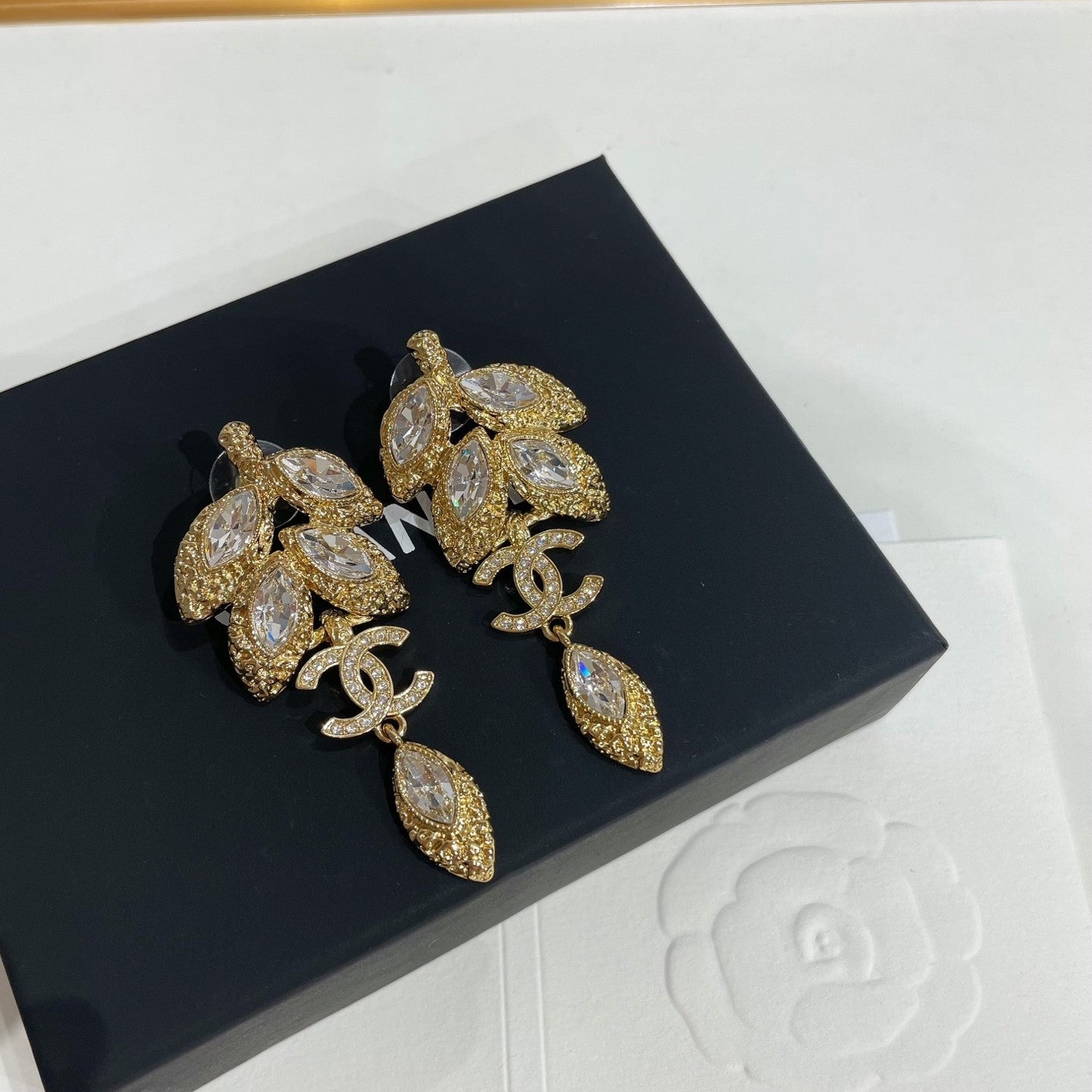 CC 26FW Gorgeous Gold Earrings 018