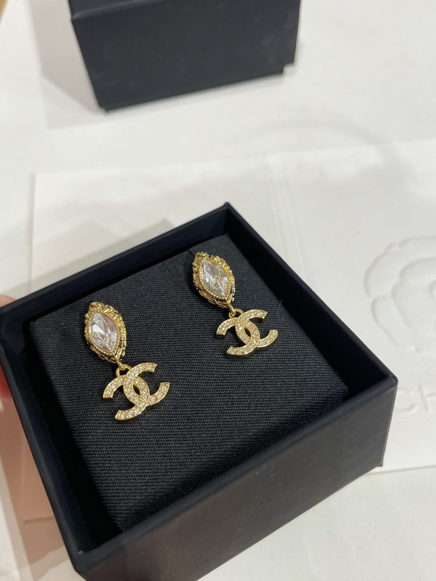CC 26FW Gorgeous Gold Earrings 017