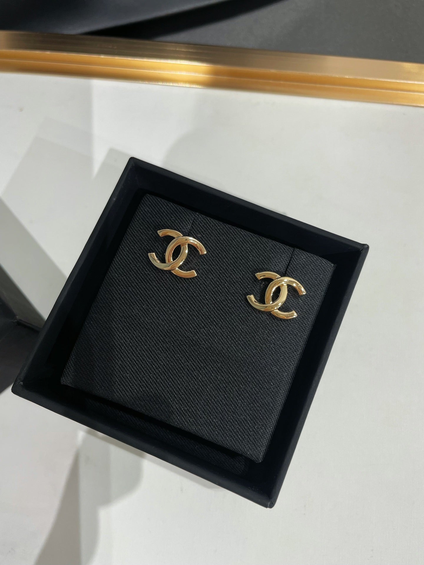 CC 26FW Gorgeous Gold Earrings 014