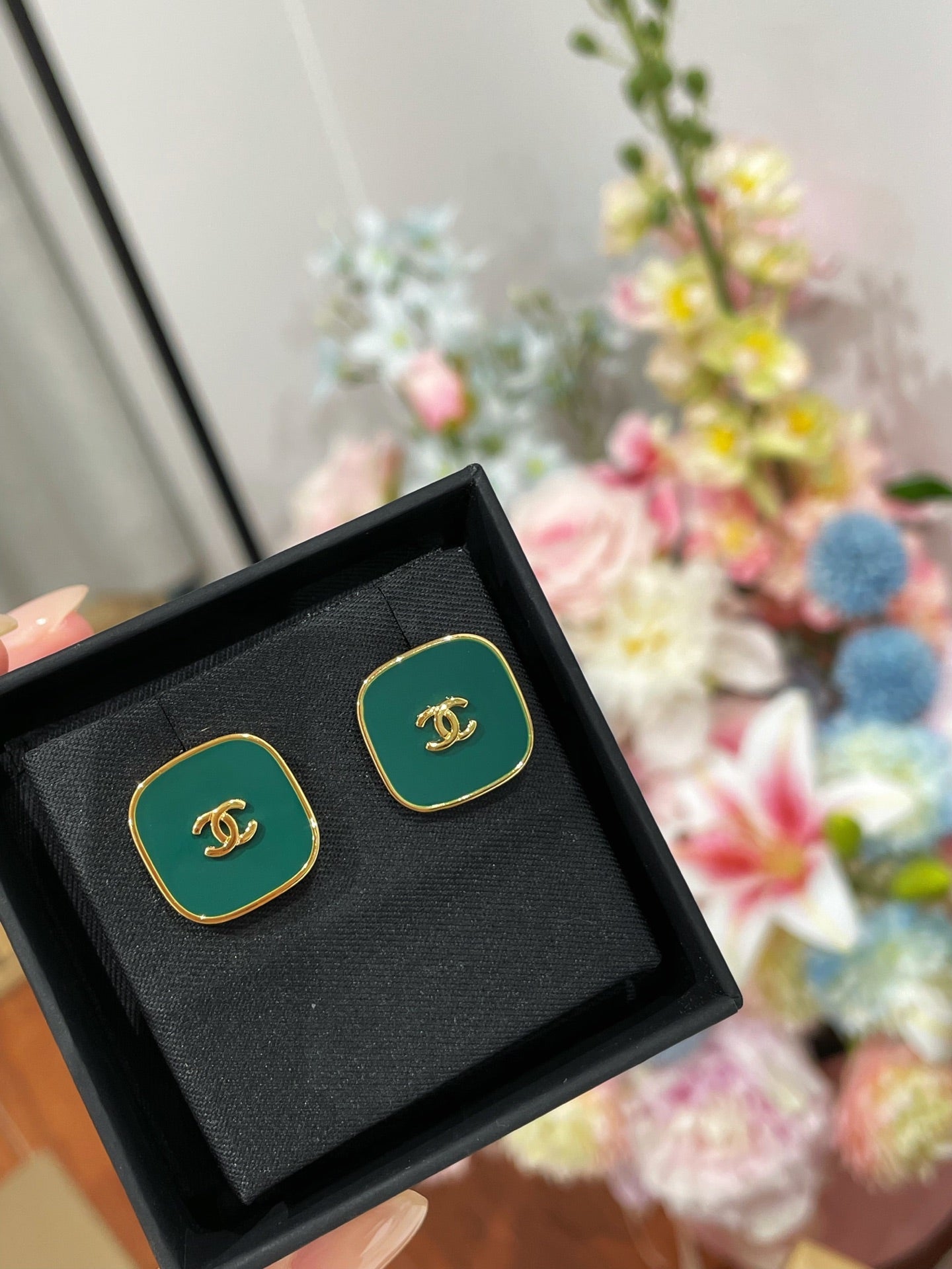 CC 26FW Gorgeous Gold Earrings 013