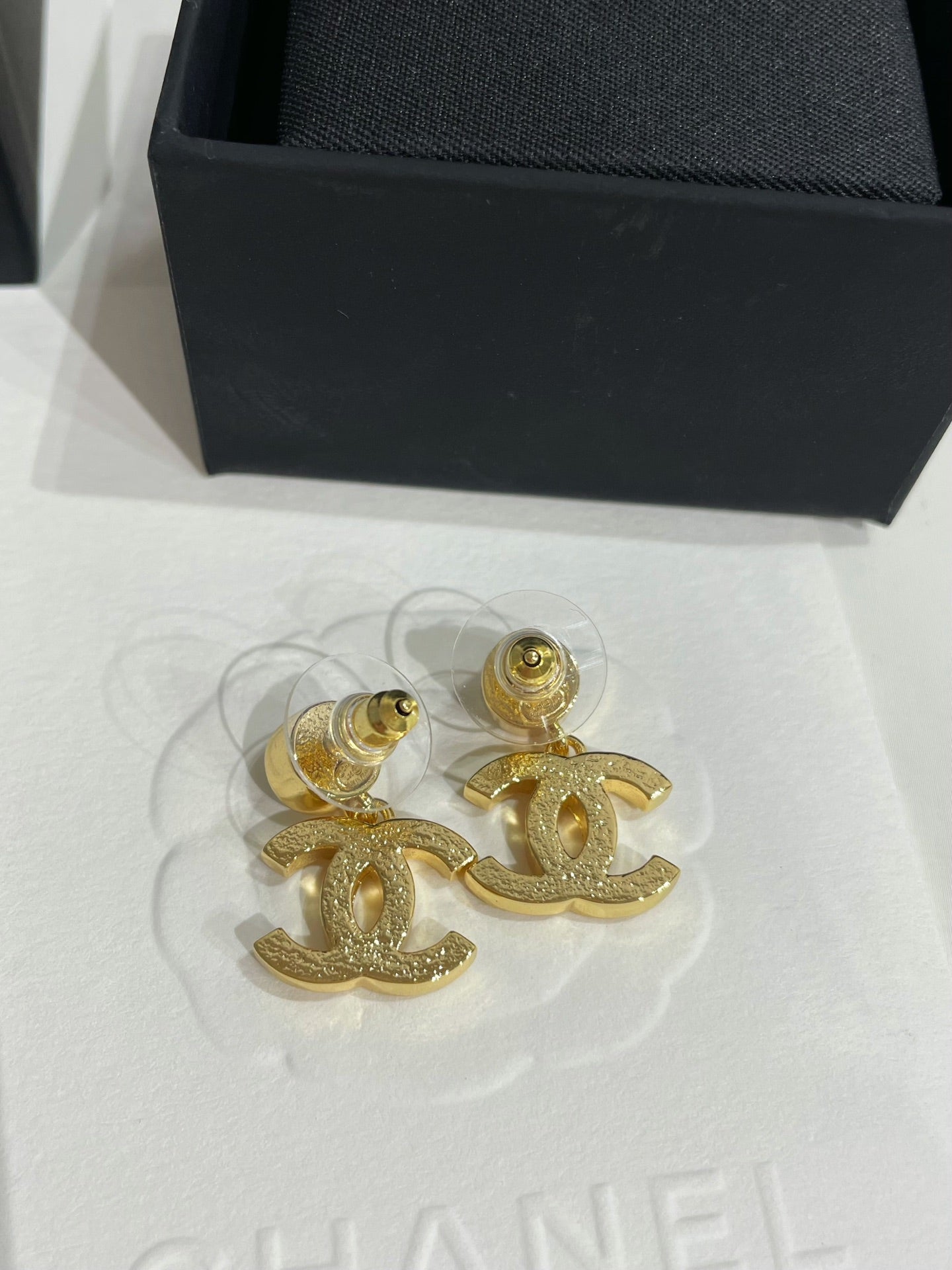 CC 26FW Gorgeous Gold Earrings 004