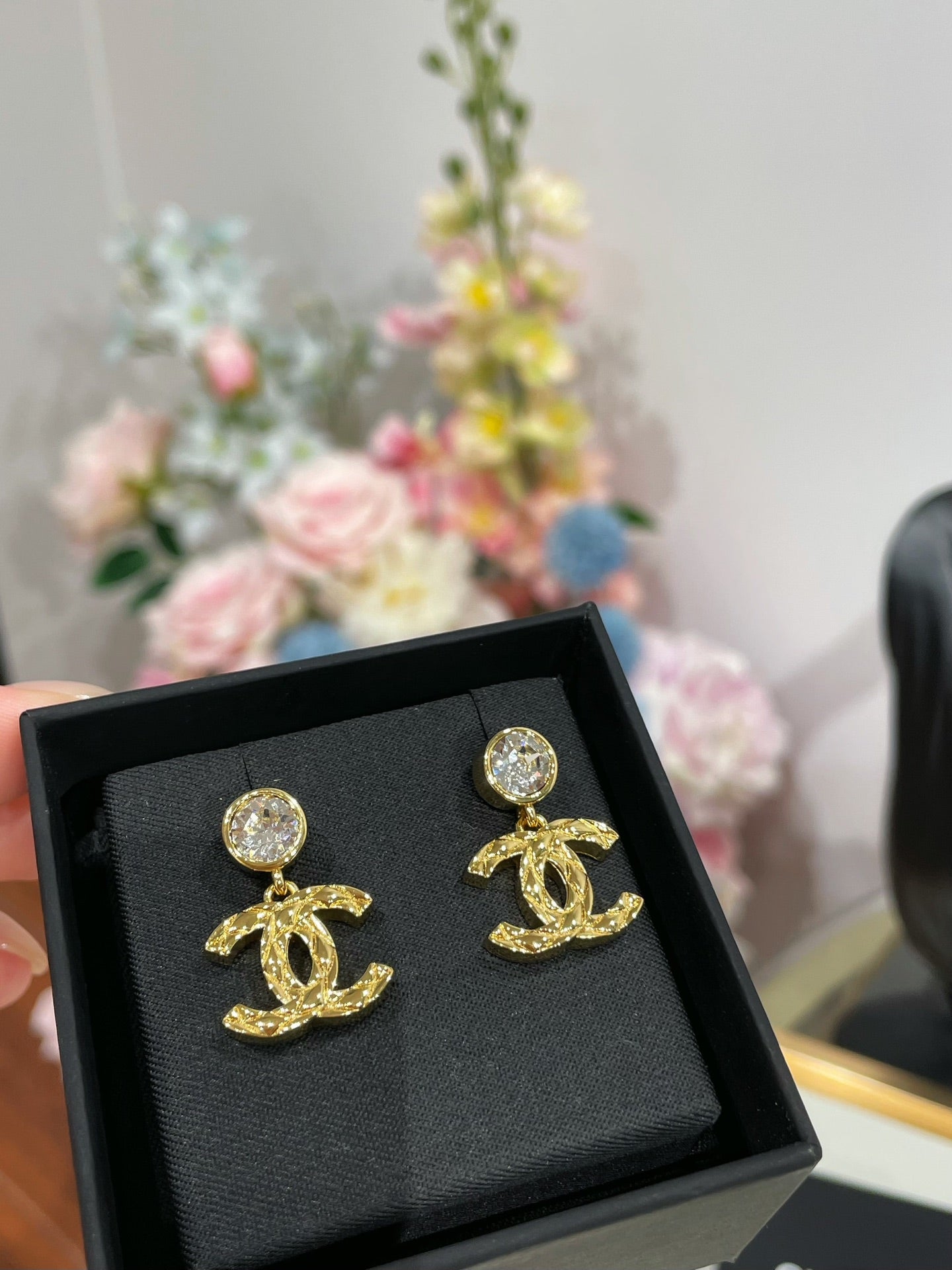 CC 26FW Gorgeous Gold Earrings 004