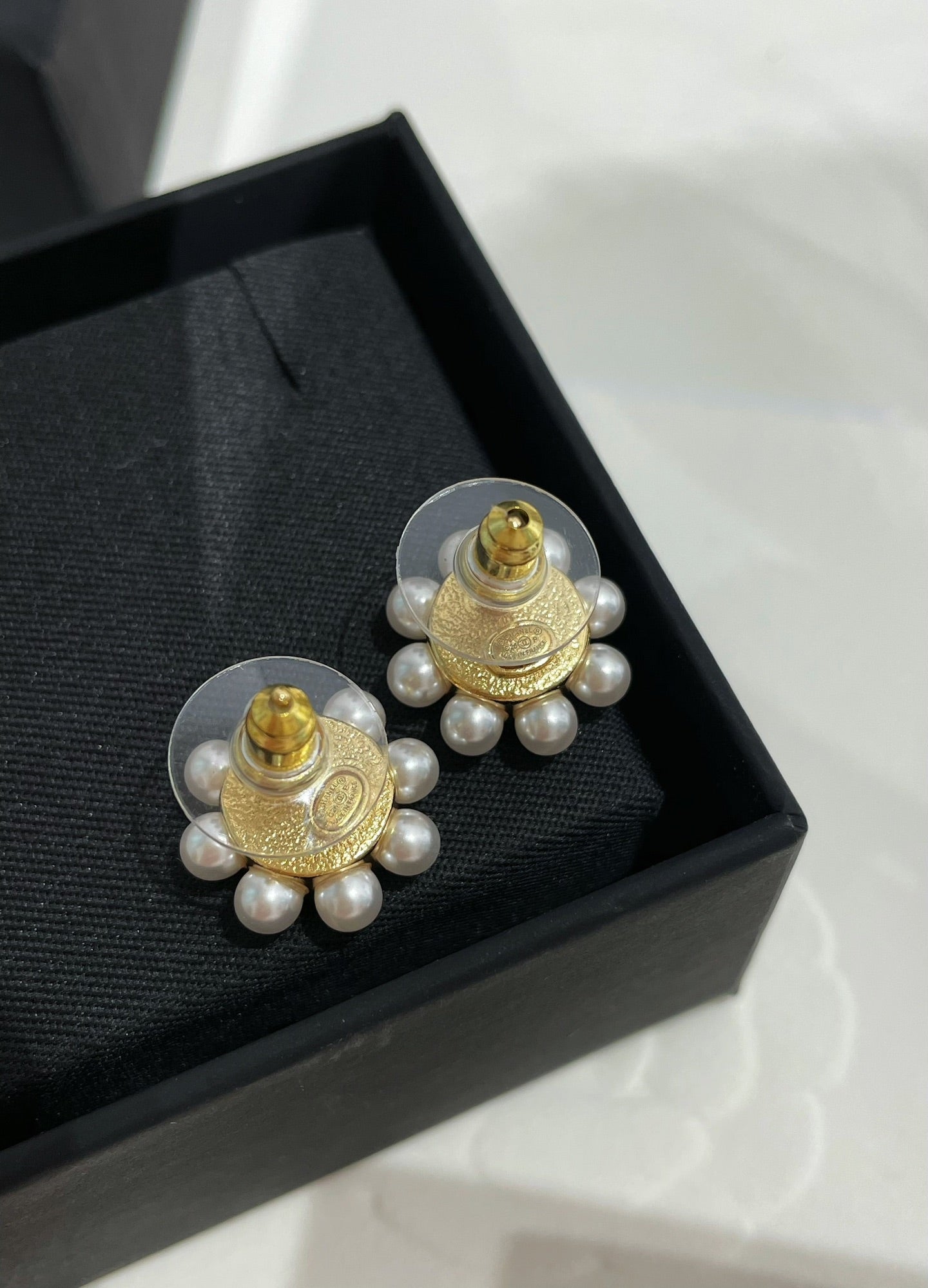 CC 26FW Gorgeous Pearl Gold Earrings 003