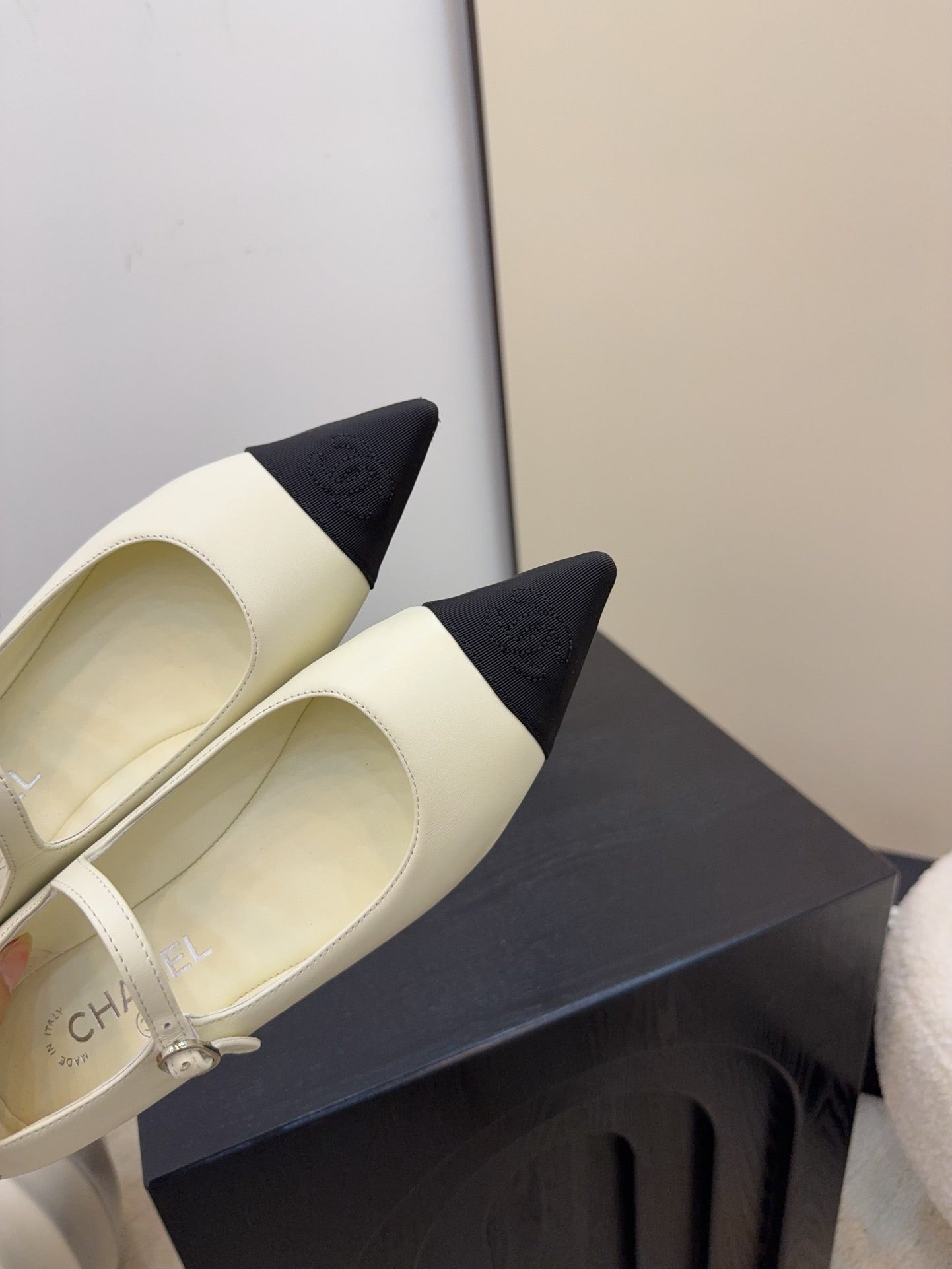 CD FW Mary Janes Light Beige Lambskin & Grosgrain 505040