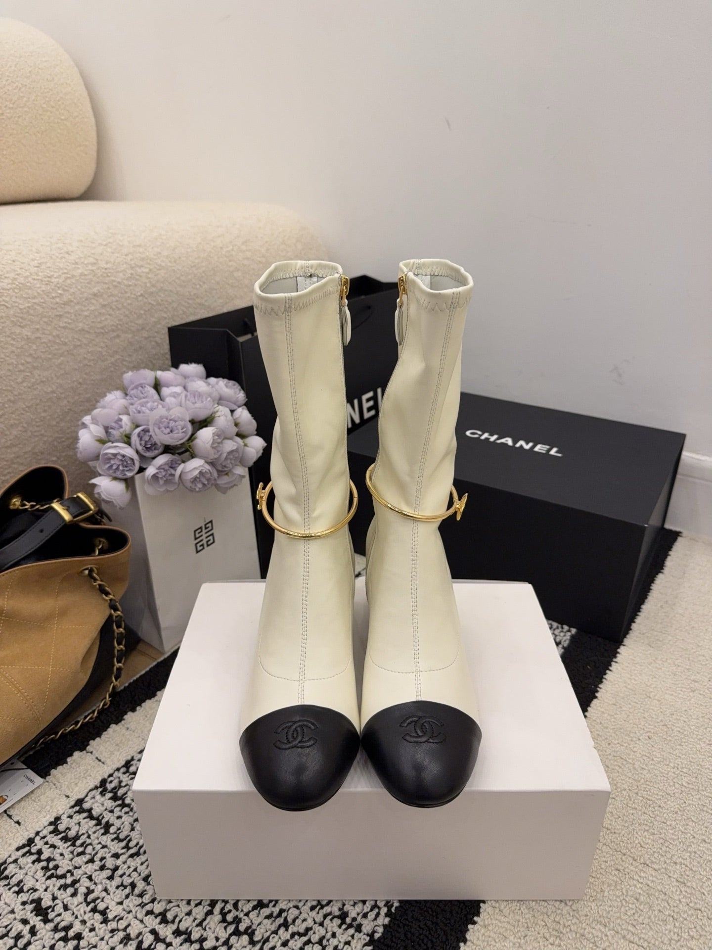 CC 26 Short Boot With Gold-tone Ankle Chain Cream Black Lambskin 588820