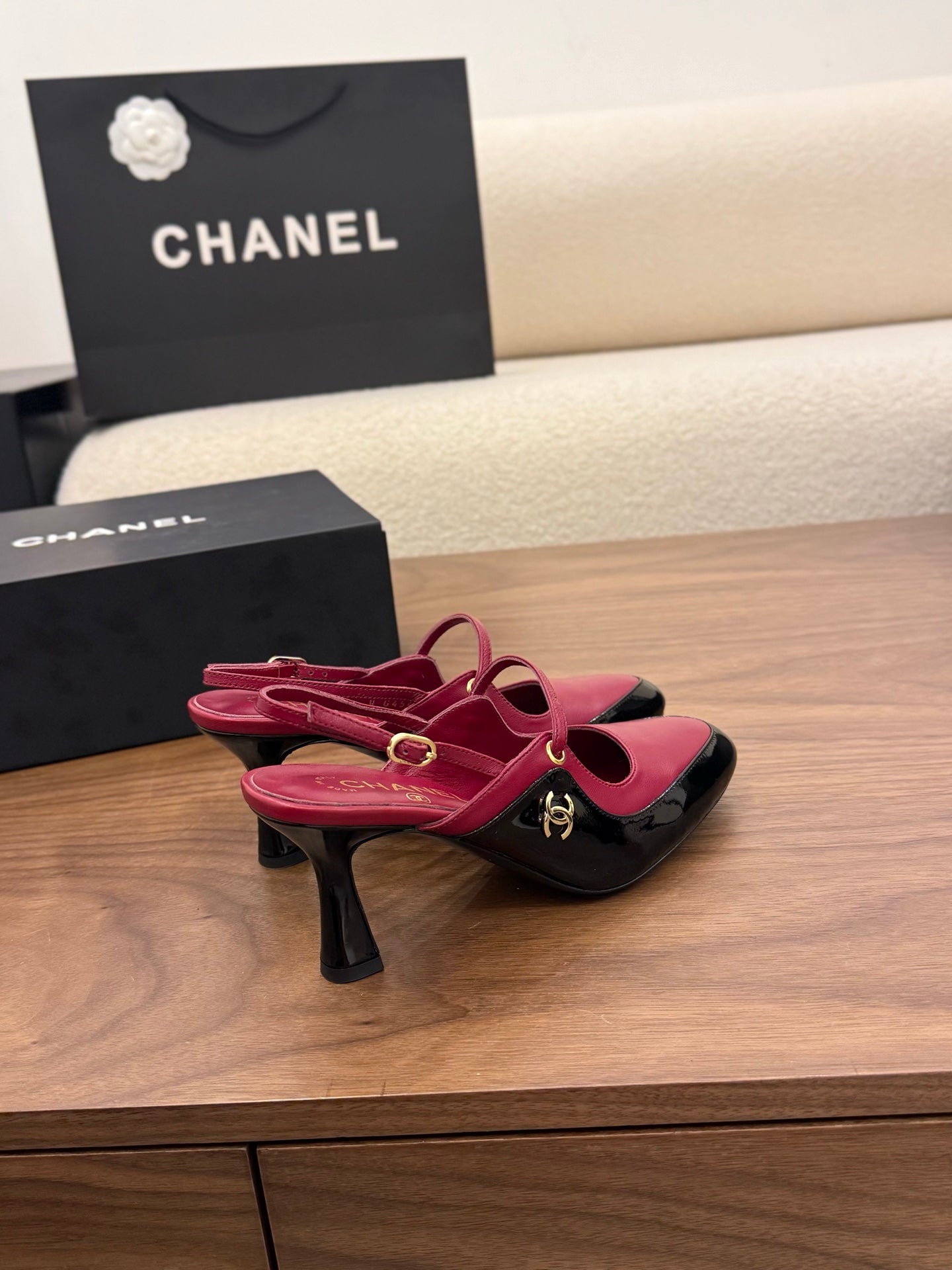 CC 26FW Slingback 7.5cm Black Burgundy Lambskin Patent Leather 676113
