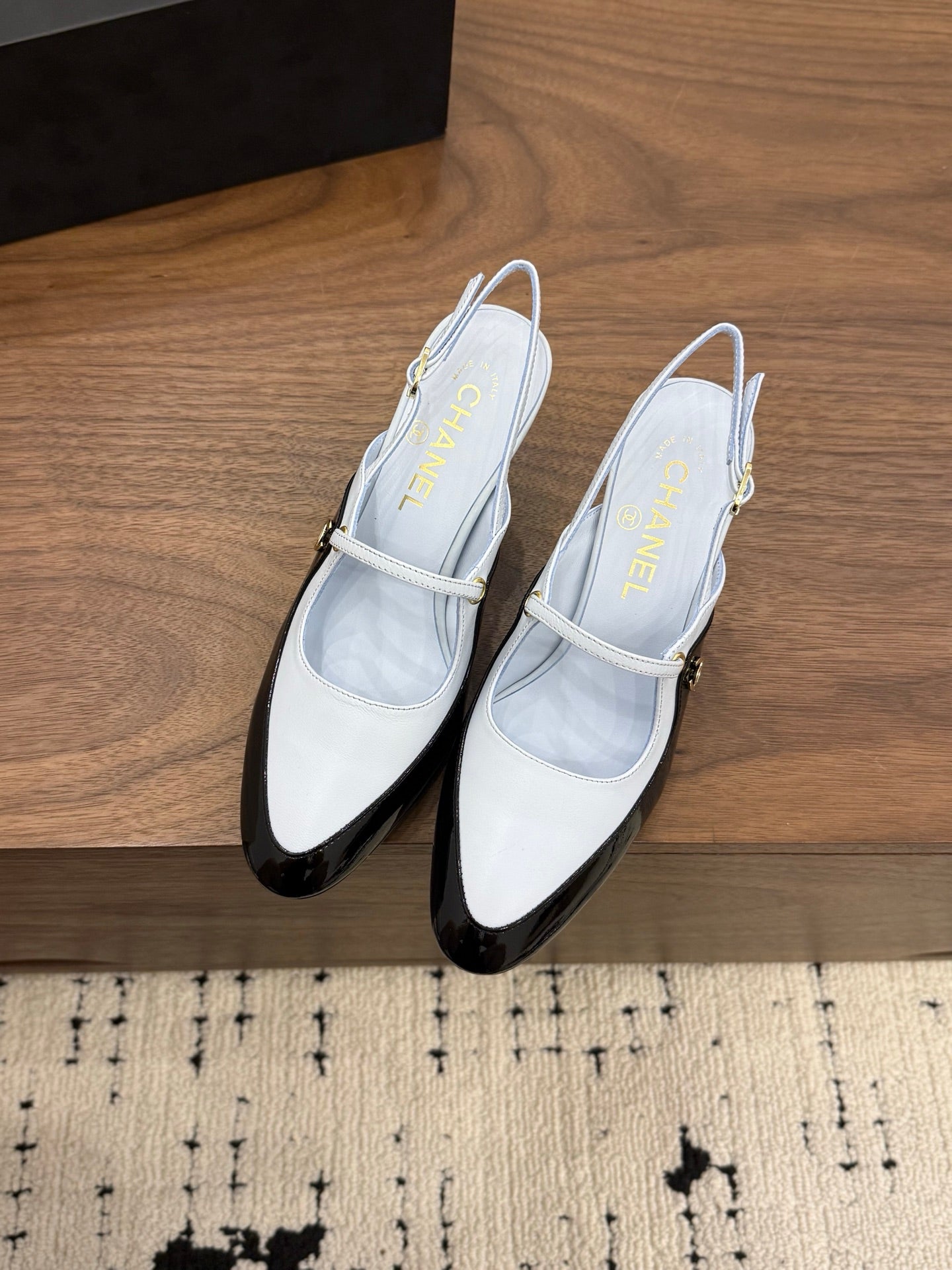 CC 26FW Slingback 7.5cm Black Grey Lambskin Patent Leather 676115