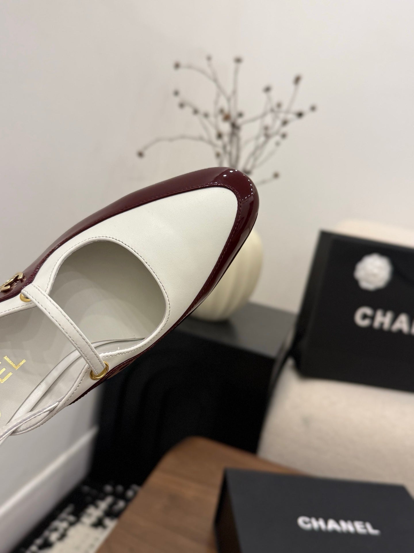 CC 26FW Slingback 7.5cm Chocolate White Lambskin Patent Leather 676117